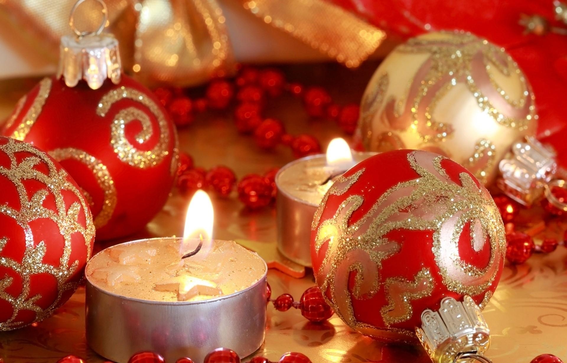 Handy-Wallpaper Feiertage, Neujahr, Weihnachten, Kerzen, Neues Jahr, Nahaufnahme, Nahansicht, Weihnachtsschmuck, Weihnachtsbaum Spielzeug kostenlos herunterladen.
