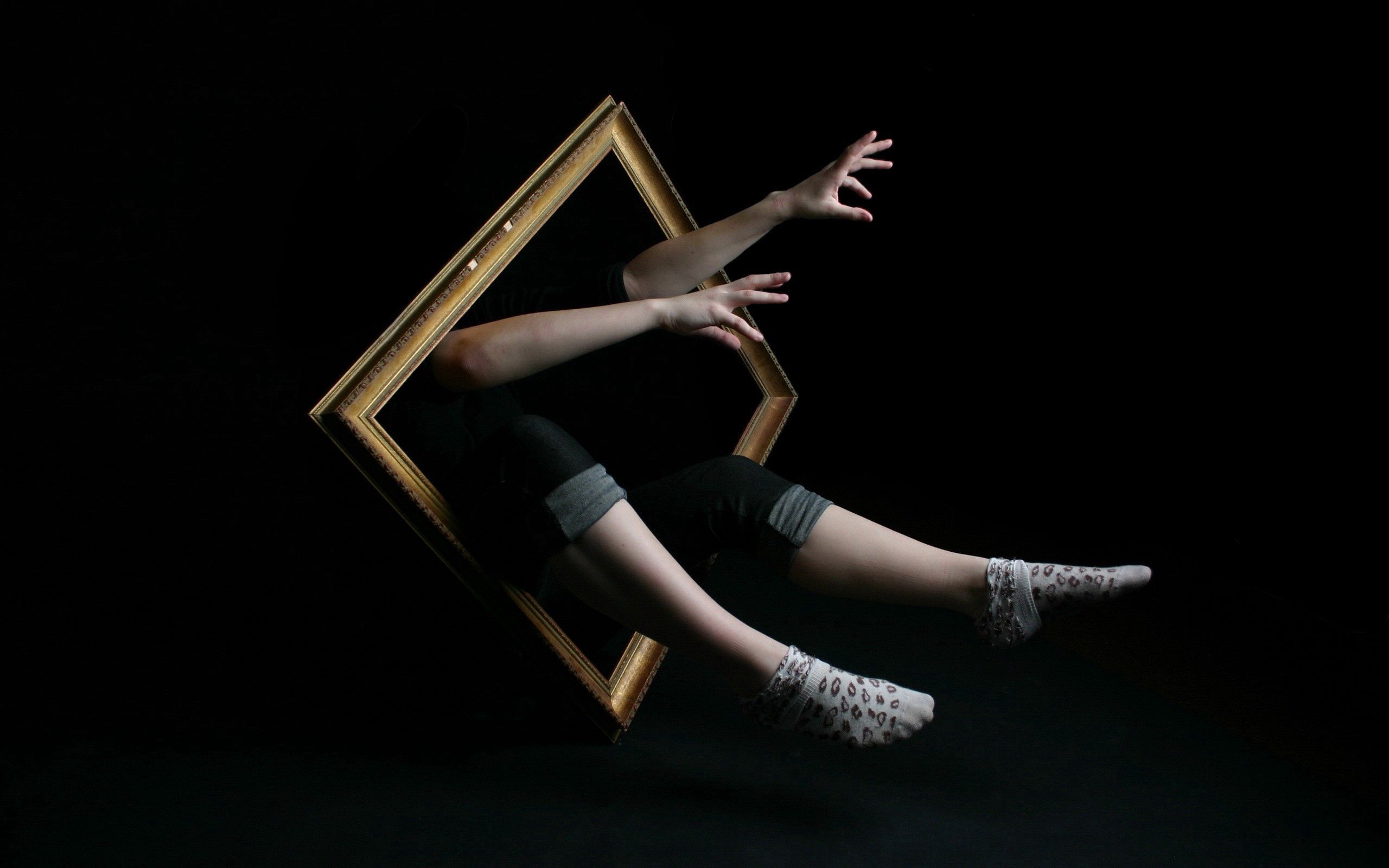 miscellanea, miscellaneous, legs, hands, human, person, imagination, improvisation, surrealism, frame 32K