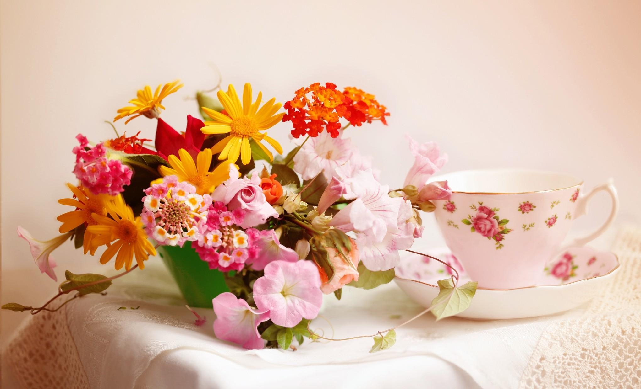 4K Phone Wallpaper bowl, roses, tablecloth, flowers