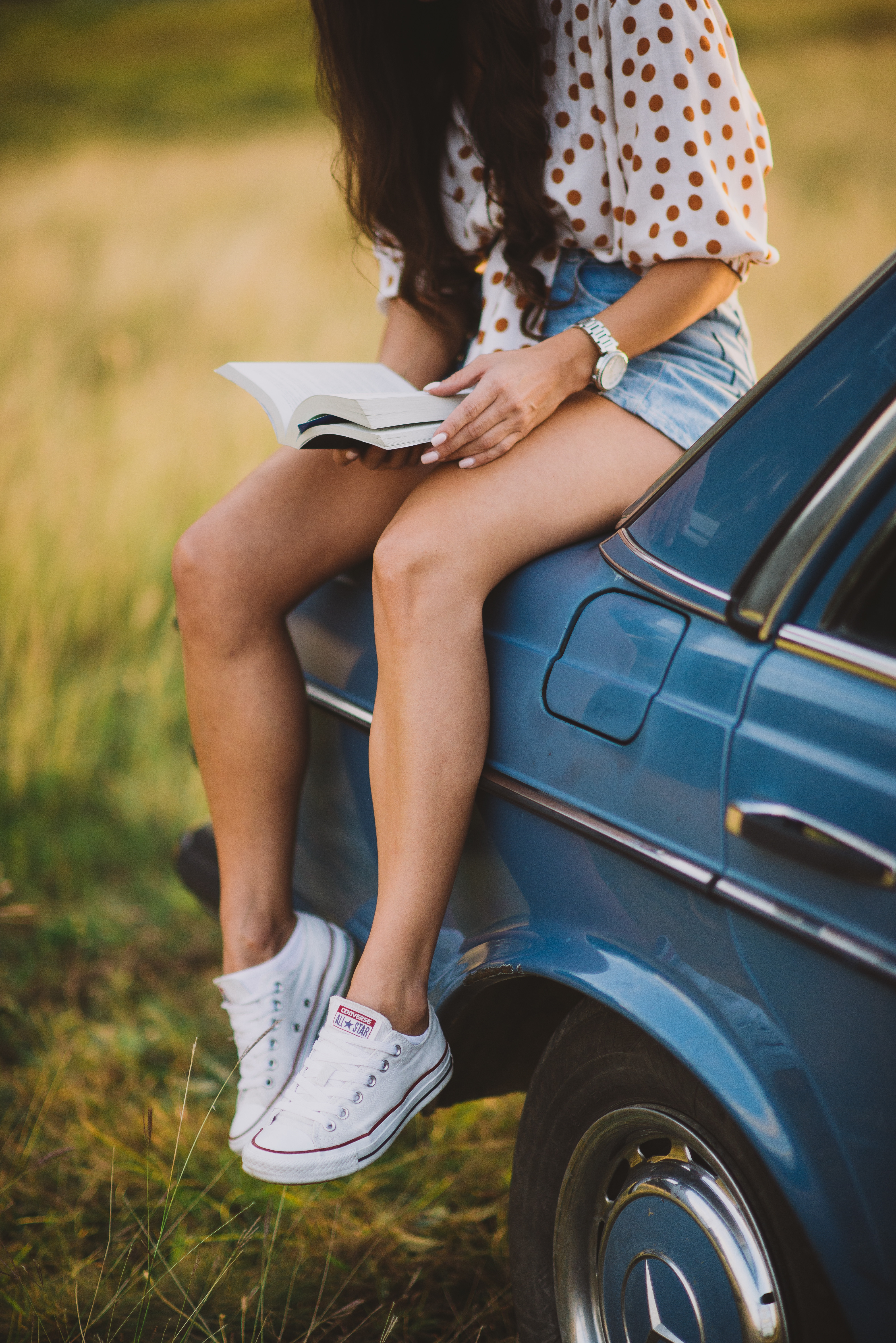 Smartphone Background sneakers, girl, book, miscellaneous