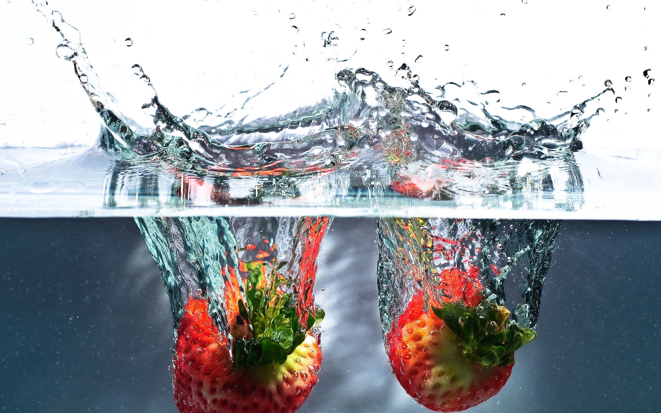 Download mobile wallpaper Food, Water, Strawberry, Spray, Splash for free.