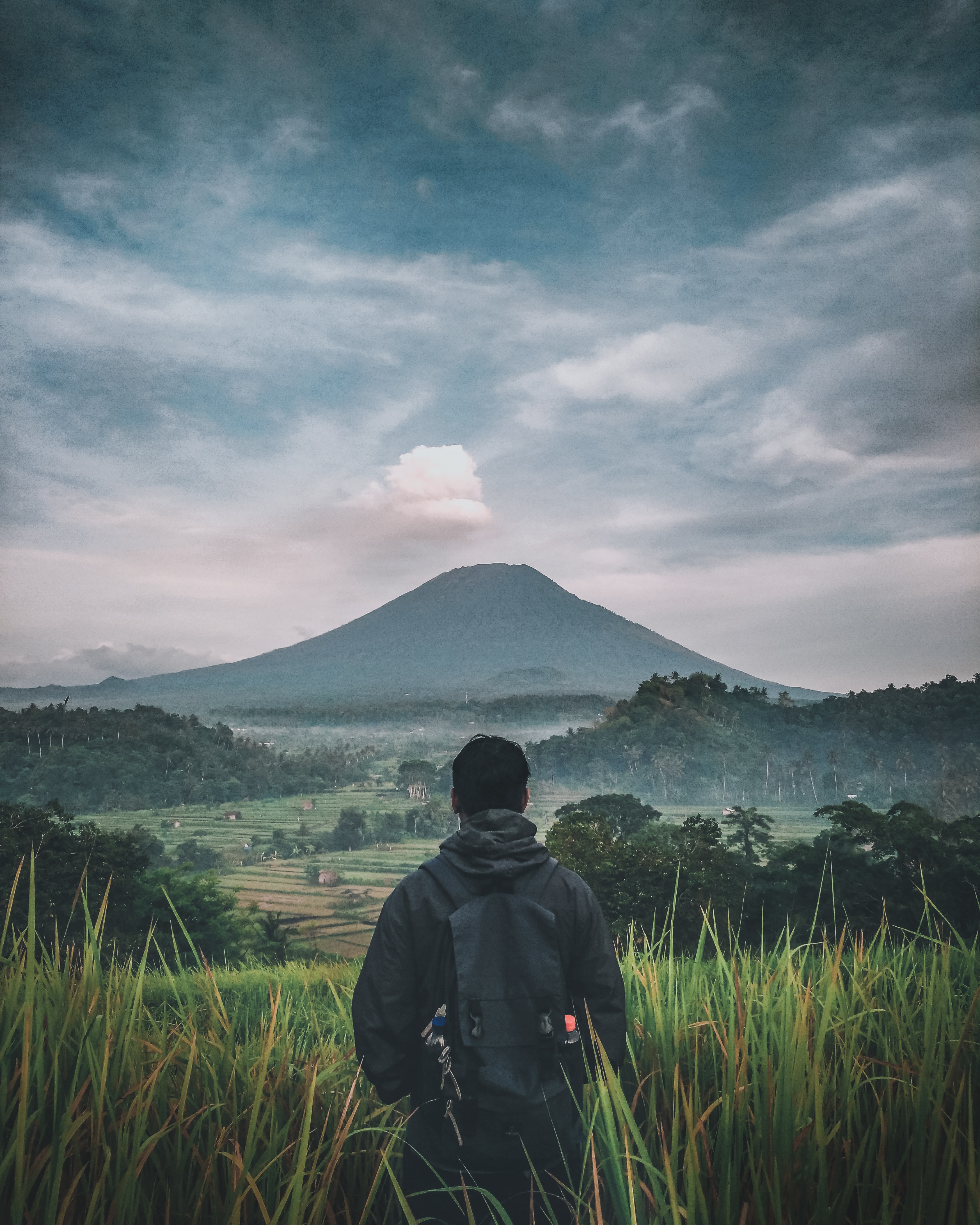 human, person, nature, landscape, mountain, miscellanea, miscellaneous, volcano Phone Background