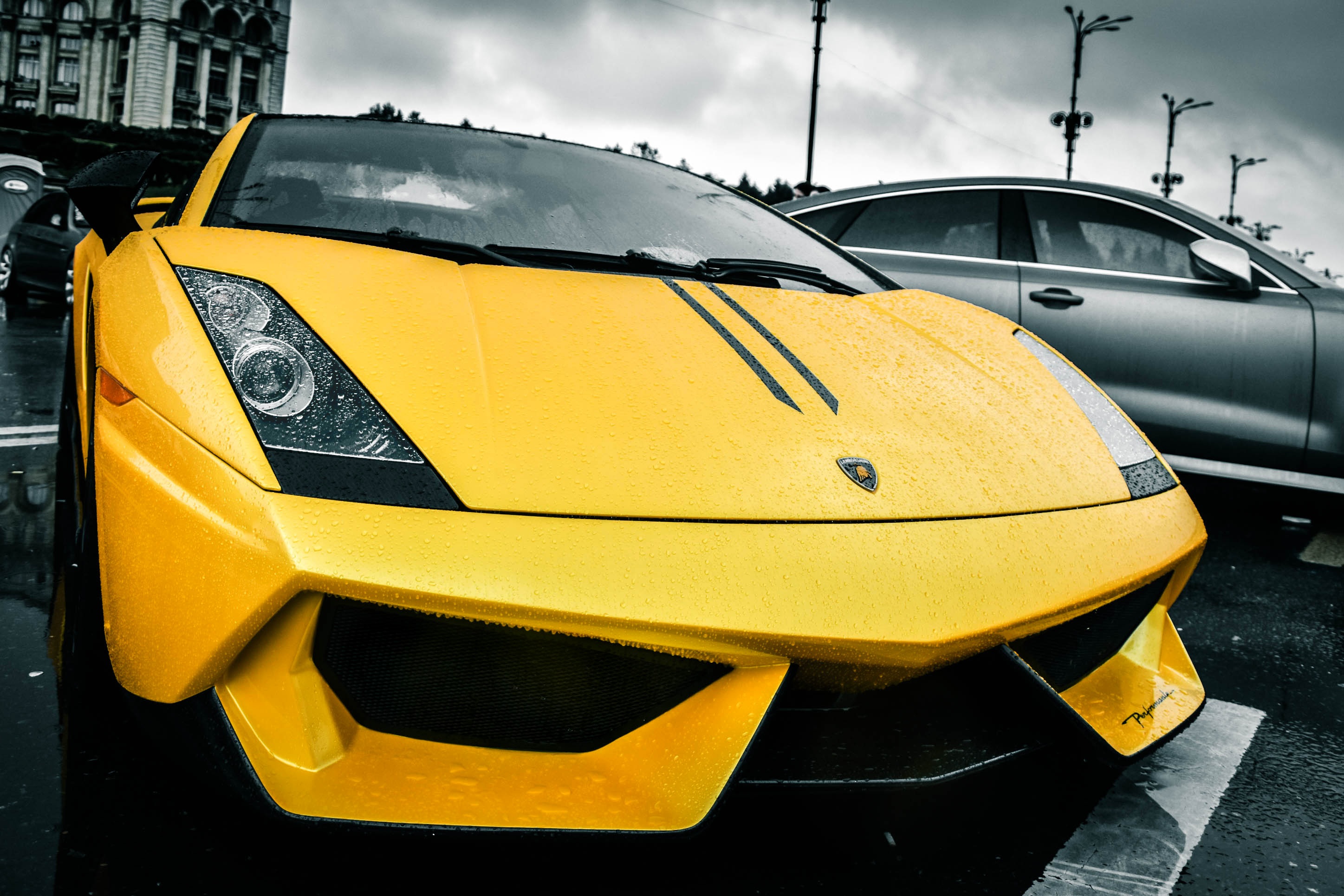 107987 Заставки и Обои Ламборджини (Lamborghini) на телефон. Скачать ламборгини, тачки (cars), желтый, дождь картинки бесплатно
