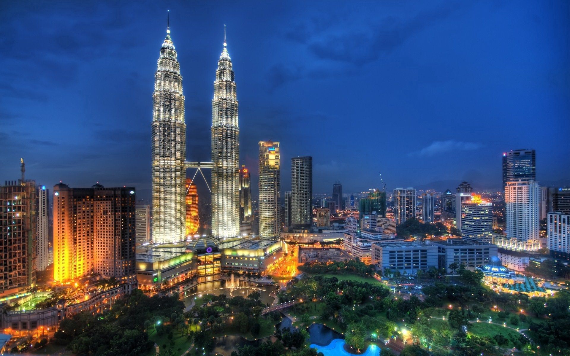 90200 Bildschirmschoner und Hintergrundbilder Kuala Lumpur auf Ihrem Telefon. Laden Sie städte, wolkenkratzer, lichter der stadt, city lights, abend, kuala lumpur, malaysia, malaysien Bilder kostenlos herunter