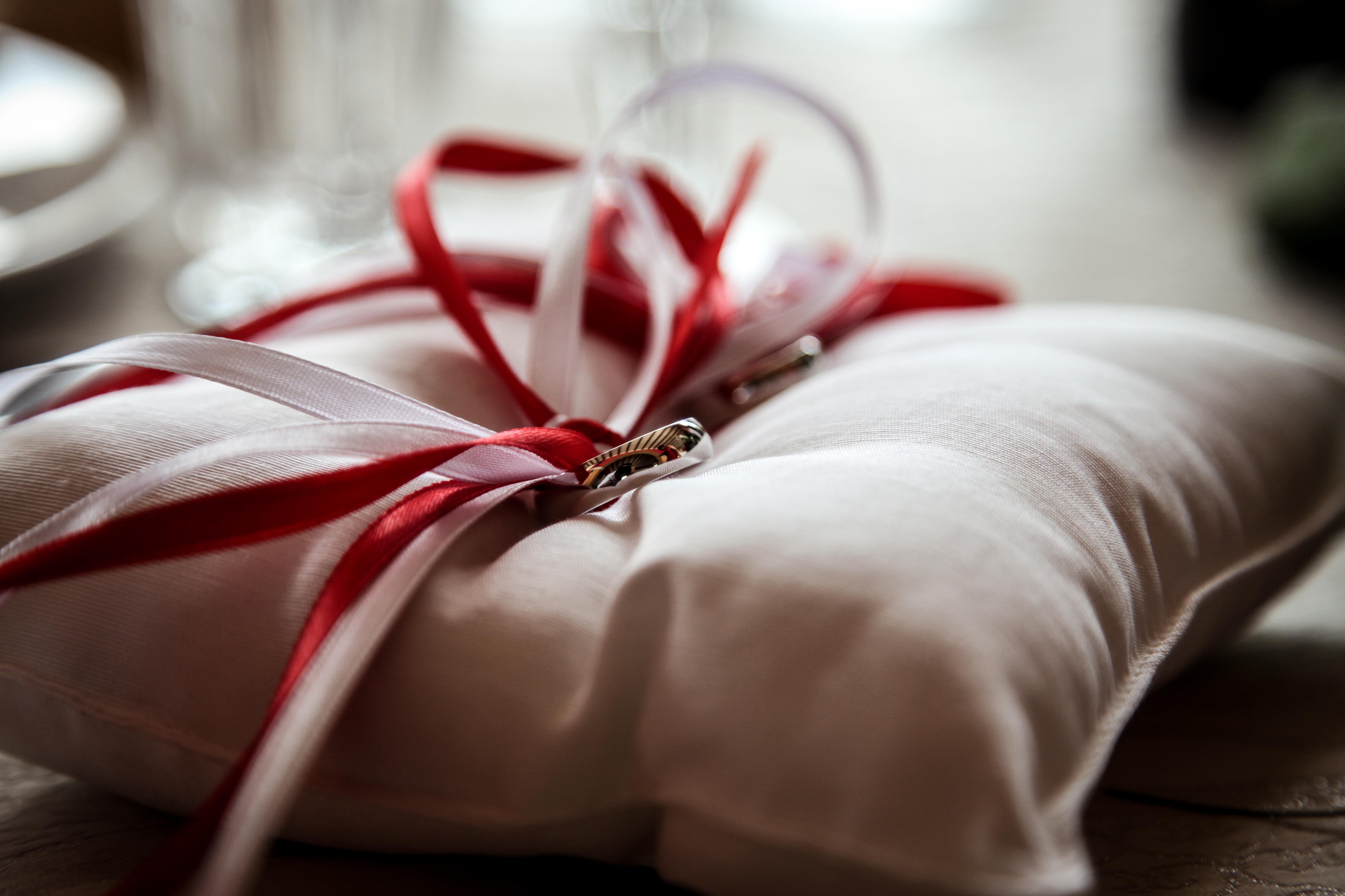 QHD wallpaper ribbon, wedding, pillow, holidays