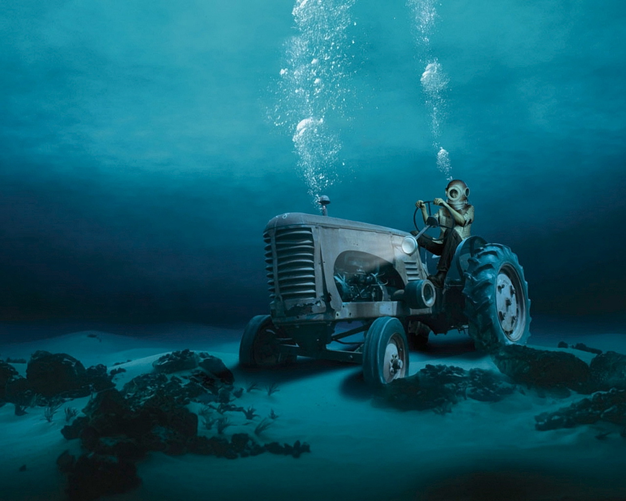 iPhone background artistic, tractor, diver