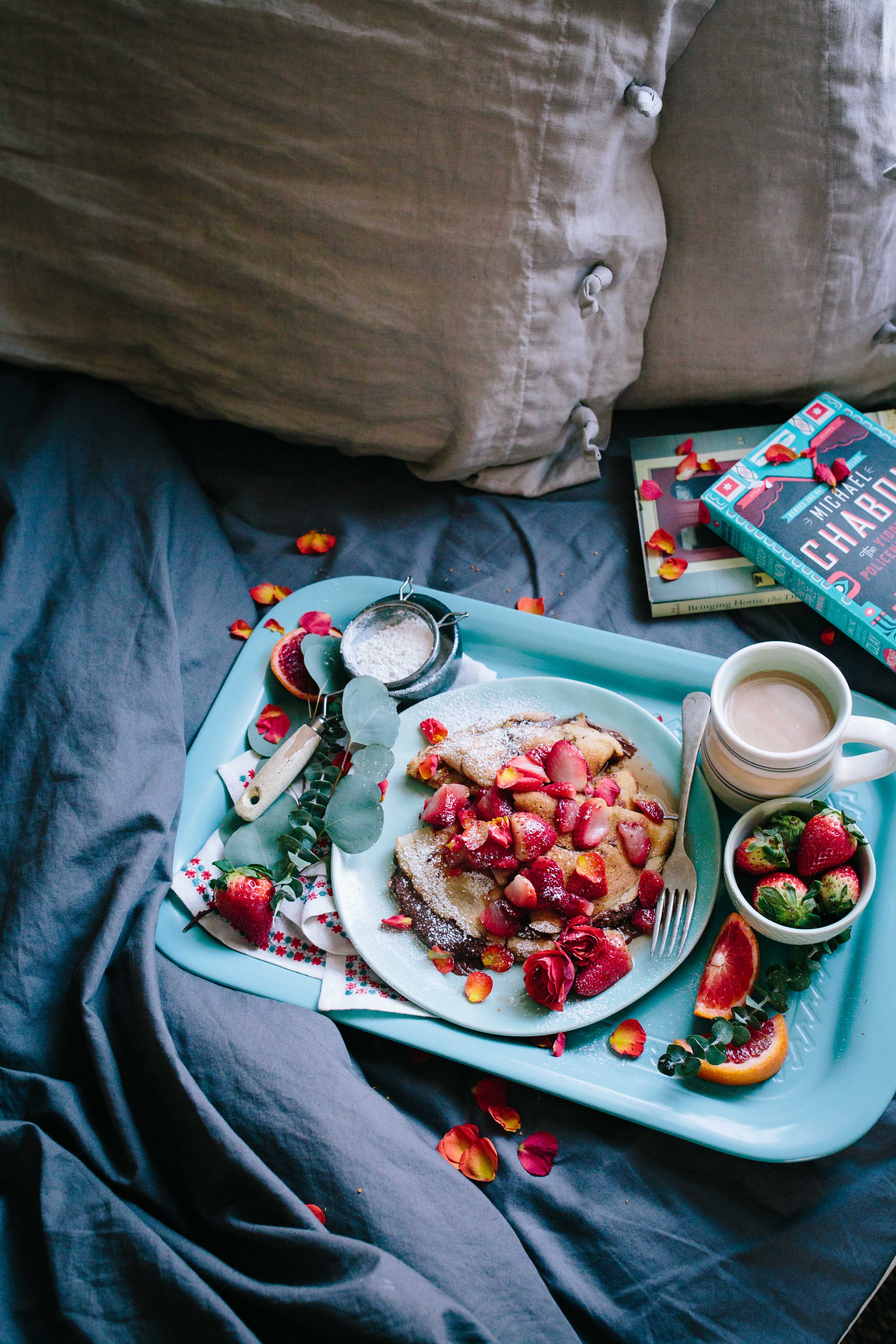 Latest Mobile Wallpaper tray, breakfast, books, food