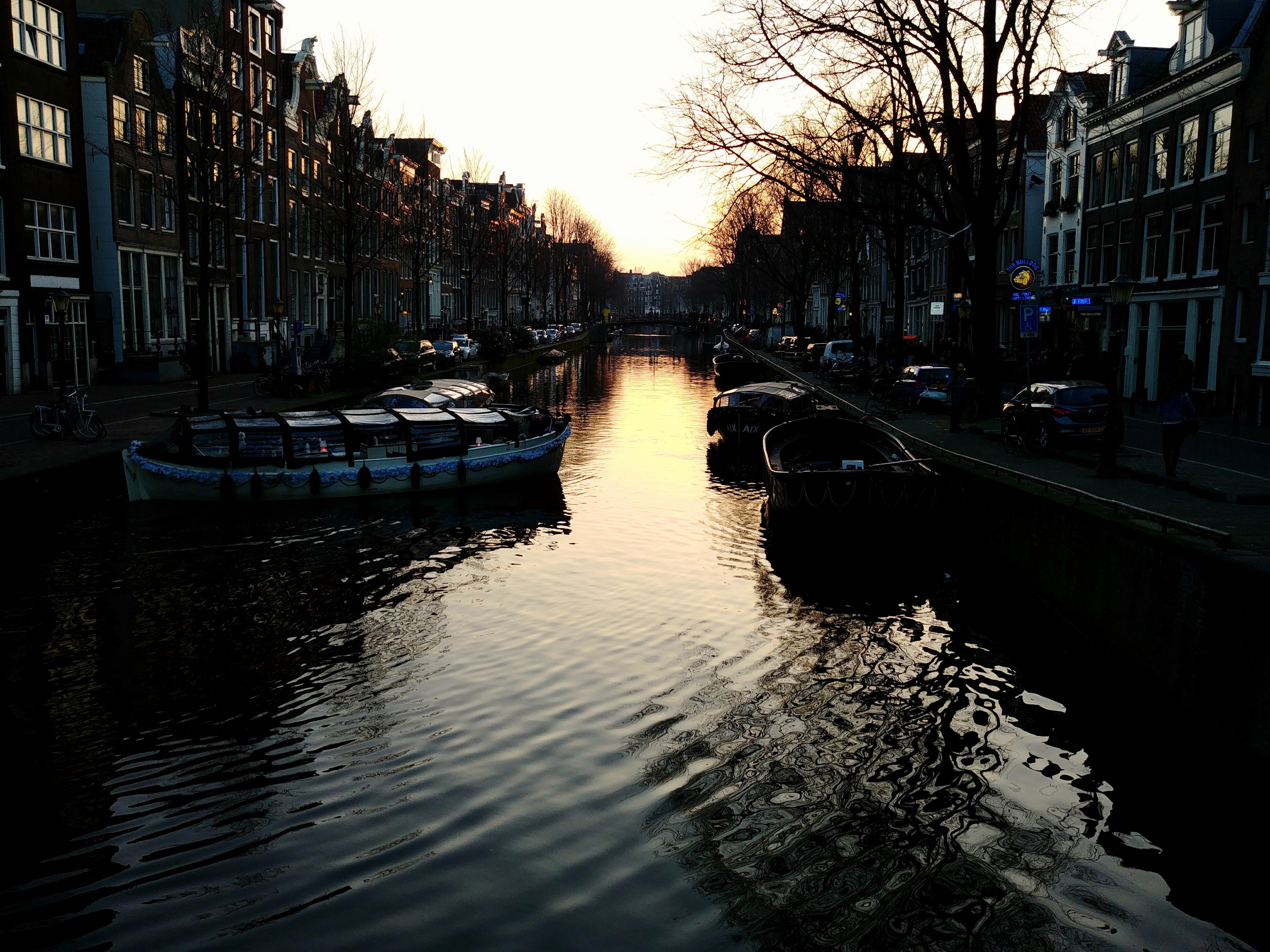 129540 Bildschirmschoner und Hintergrundbilder Amsterdam auf Ihrem Telefon. Laden Sie städte, kanal, boote, gebäude Bilder kostenlos herunter