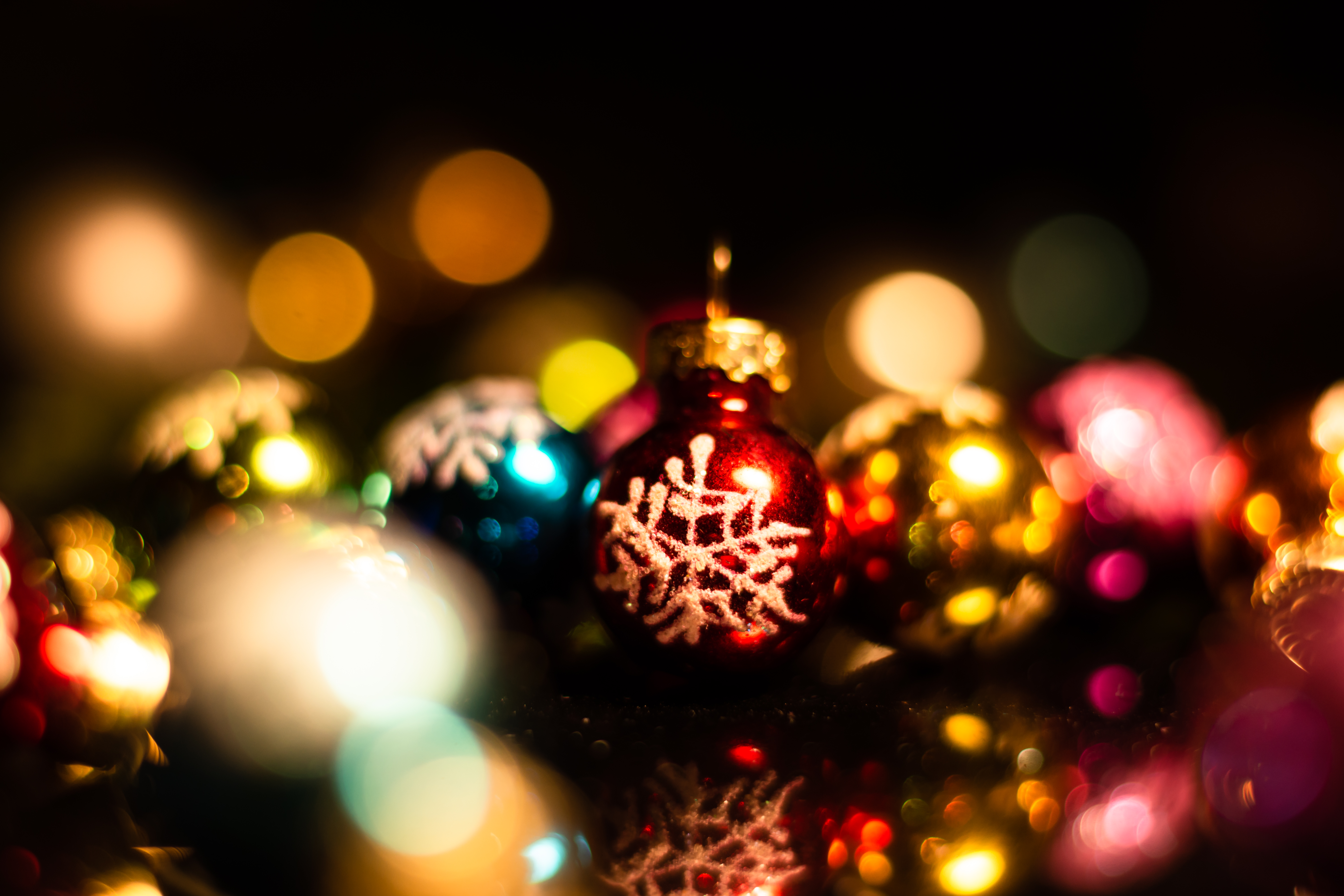 150897 Salvapantallas y fondos de pantalla Navidad en tu teléfono. Descarga imágenes de pelotas, año nuevo, decoraciones, multicolor gratis