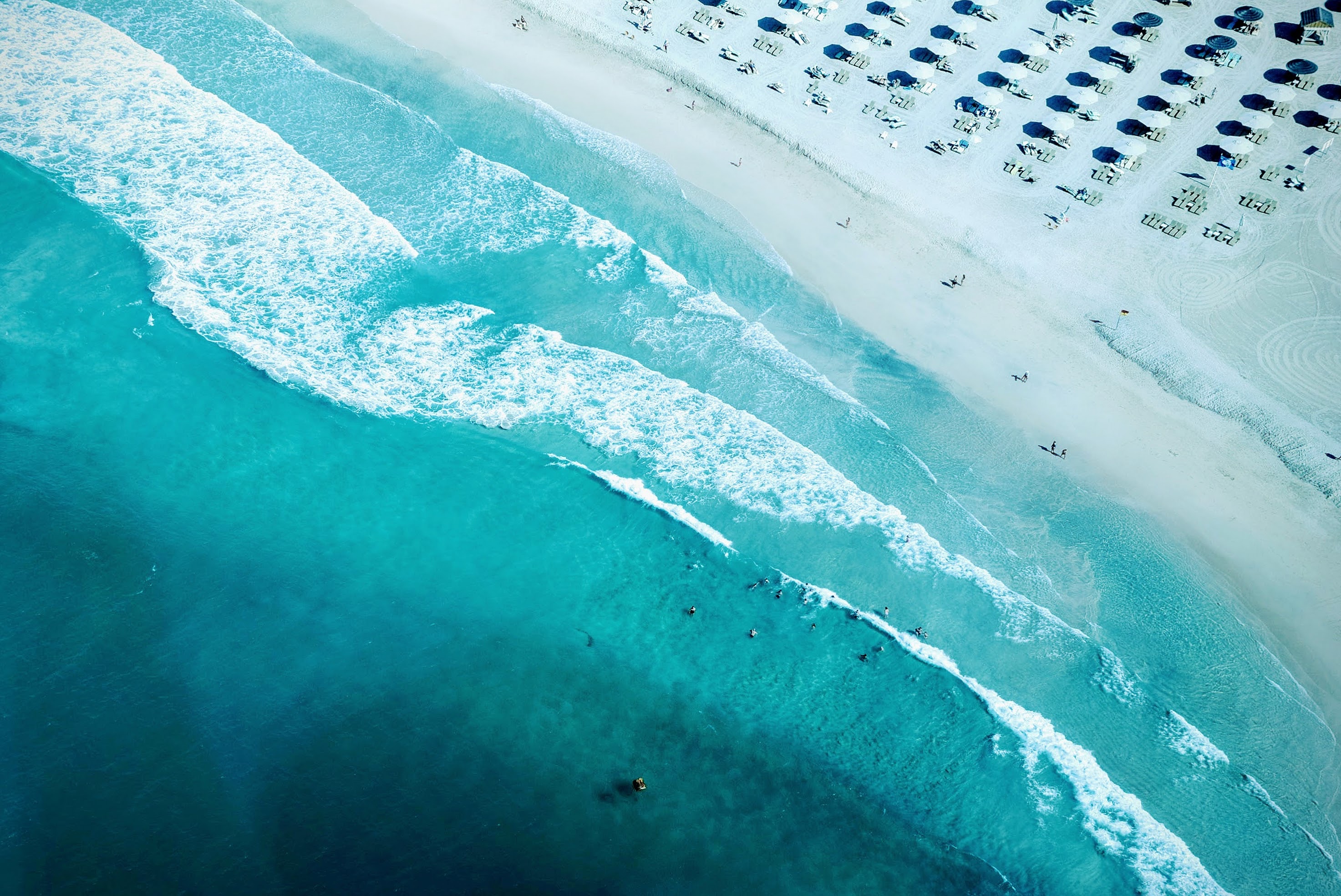 Handy-Wallpaper Natur, Sea, Strand, Blick Von Oben, Ozean, Dubai, Vereinigte Arabische Emirate kostenlos herunterladen.