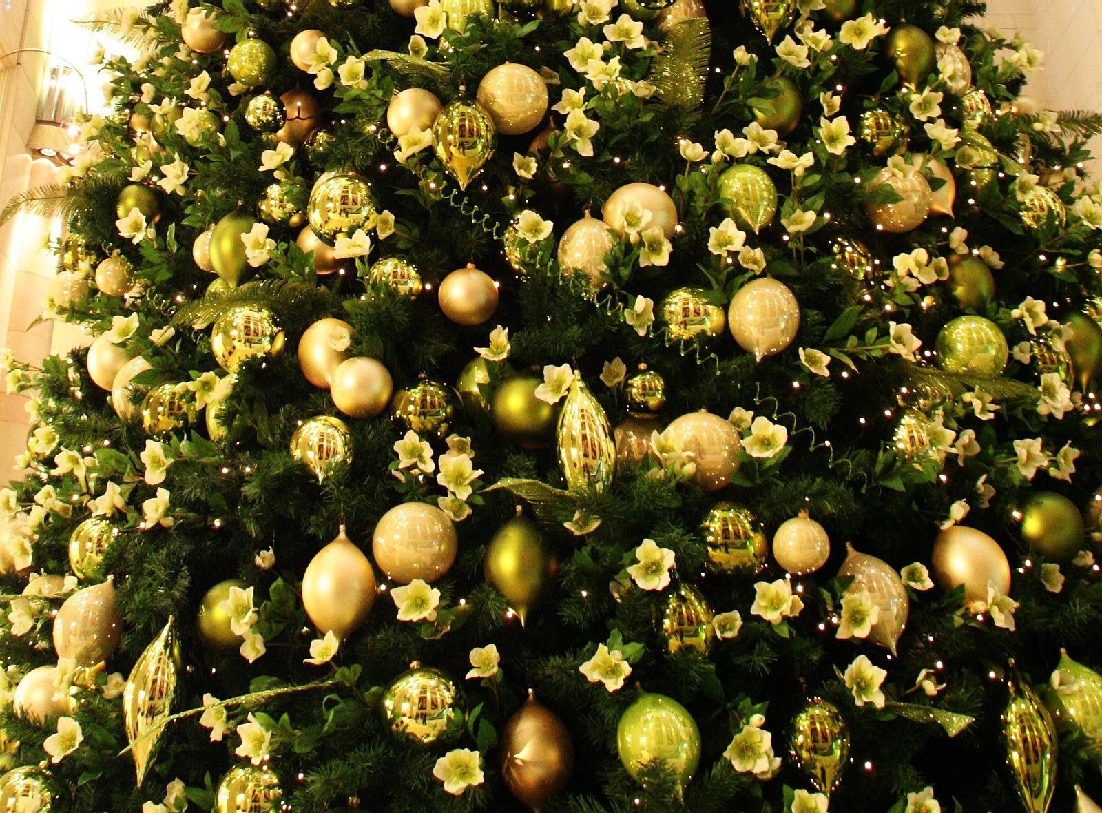 61958 Bild herunterladen feiertage, neujahr, gold-, neues jahr, urlaub, weihnachtsschmuck, weihnachtsbaum spielzeug, weihnachtsbaum - Hintergrundbilder und Bildschirmschoner kostenlos