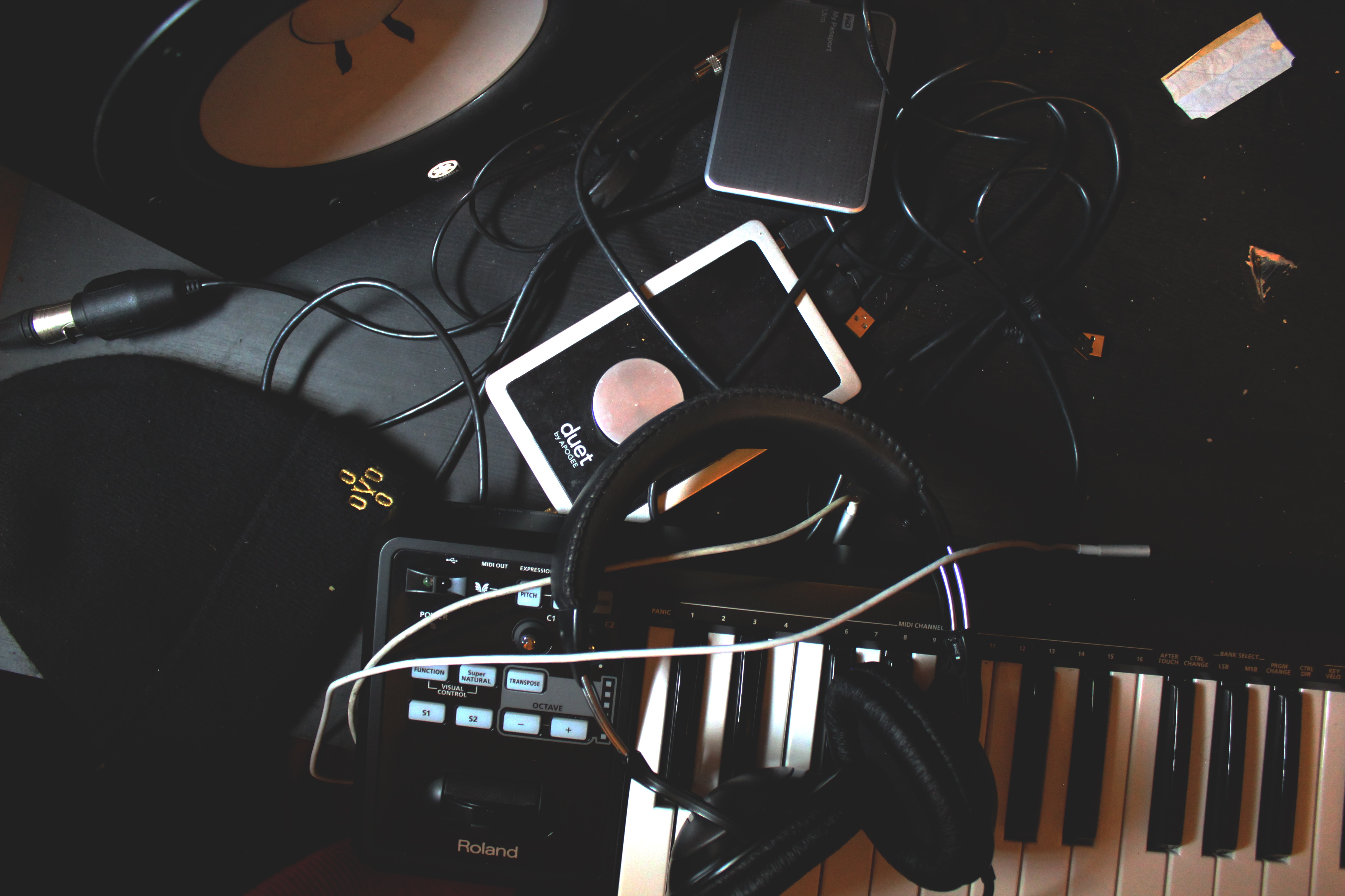 headphones, music, synthesizer, wires, wire download HD wallpaper