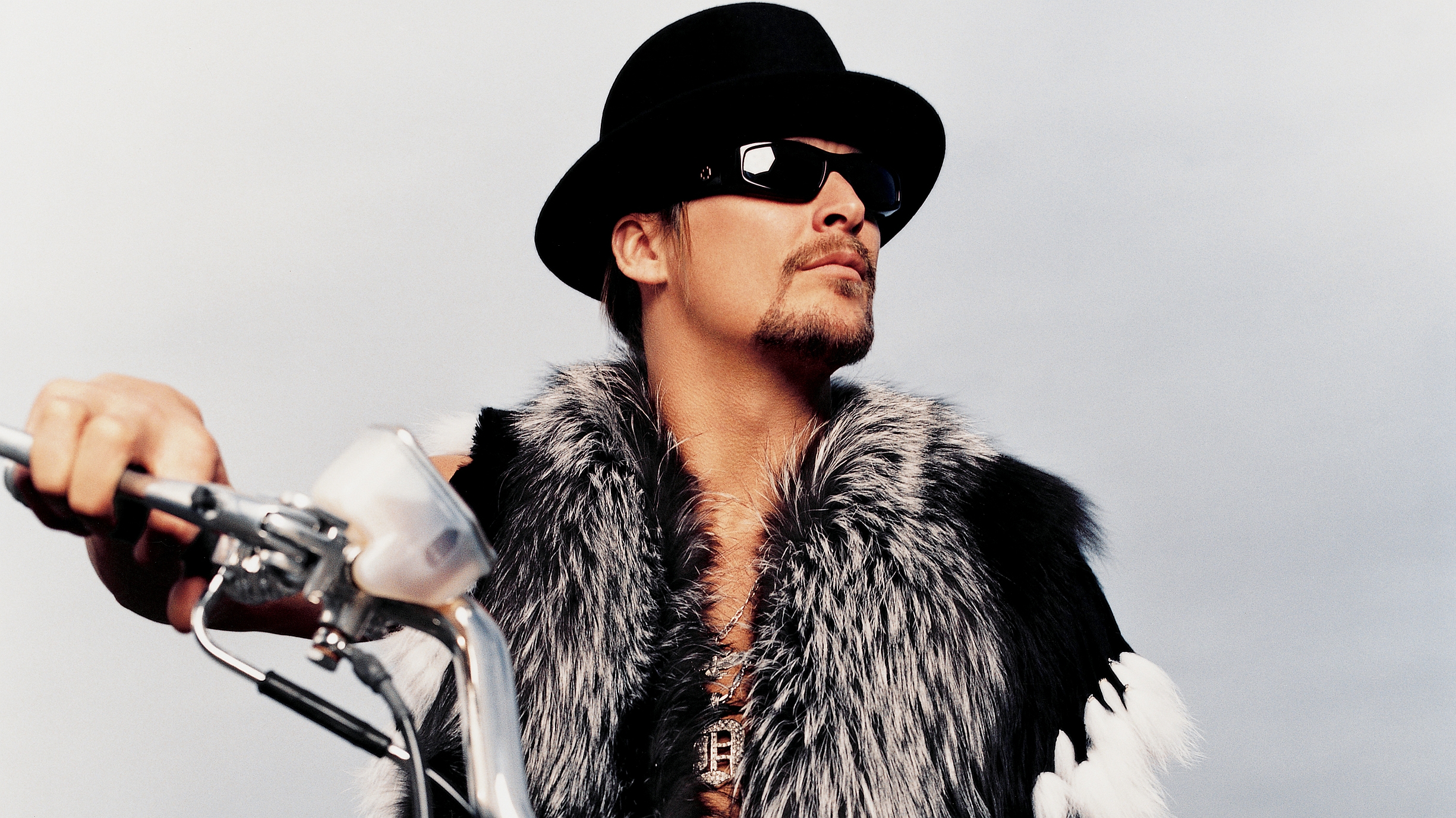 Kid rock альбомы. Kid Rock 2022. Kid Rock Bad reputation 2022. КИД рок 2021. КИД рок в шубе.