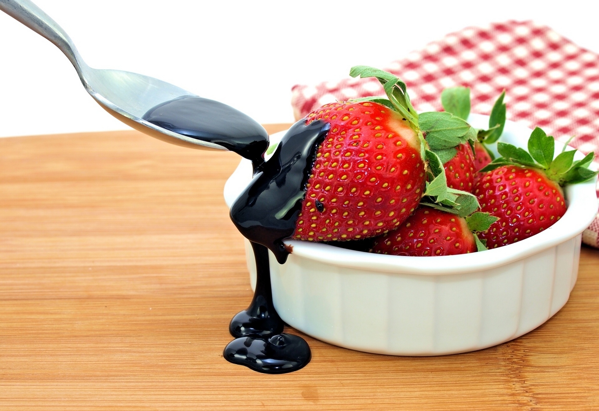 Laden Sie das Lebensmittel, Erdbeere, Schokolade, Berries, Der Löffel, Löffel-Bild kostenlos auf Ihren PC-Desktop herunter