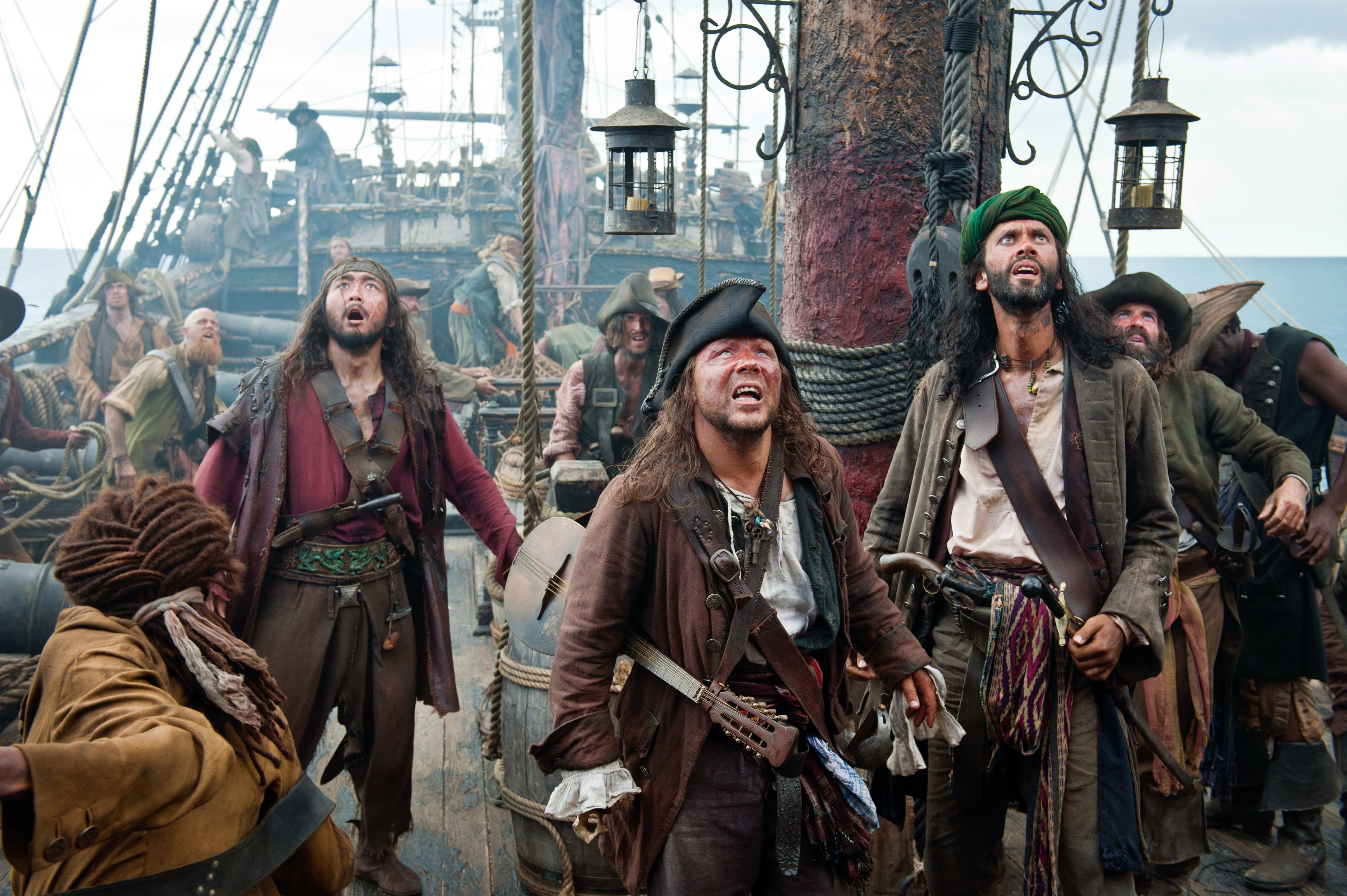 На острове жили 90 пиратов. Пираты Карибского моря: на странных берегах (2011). Скрам пираты Карибского моря.