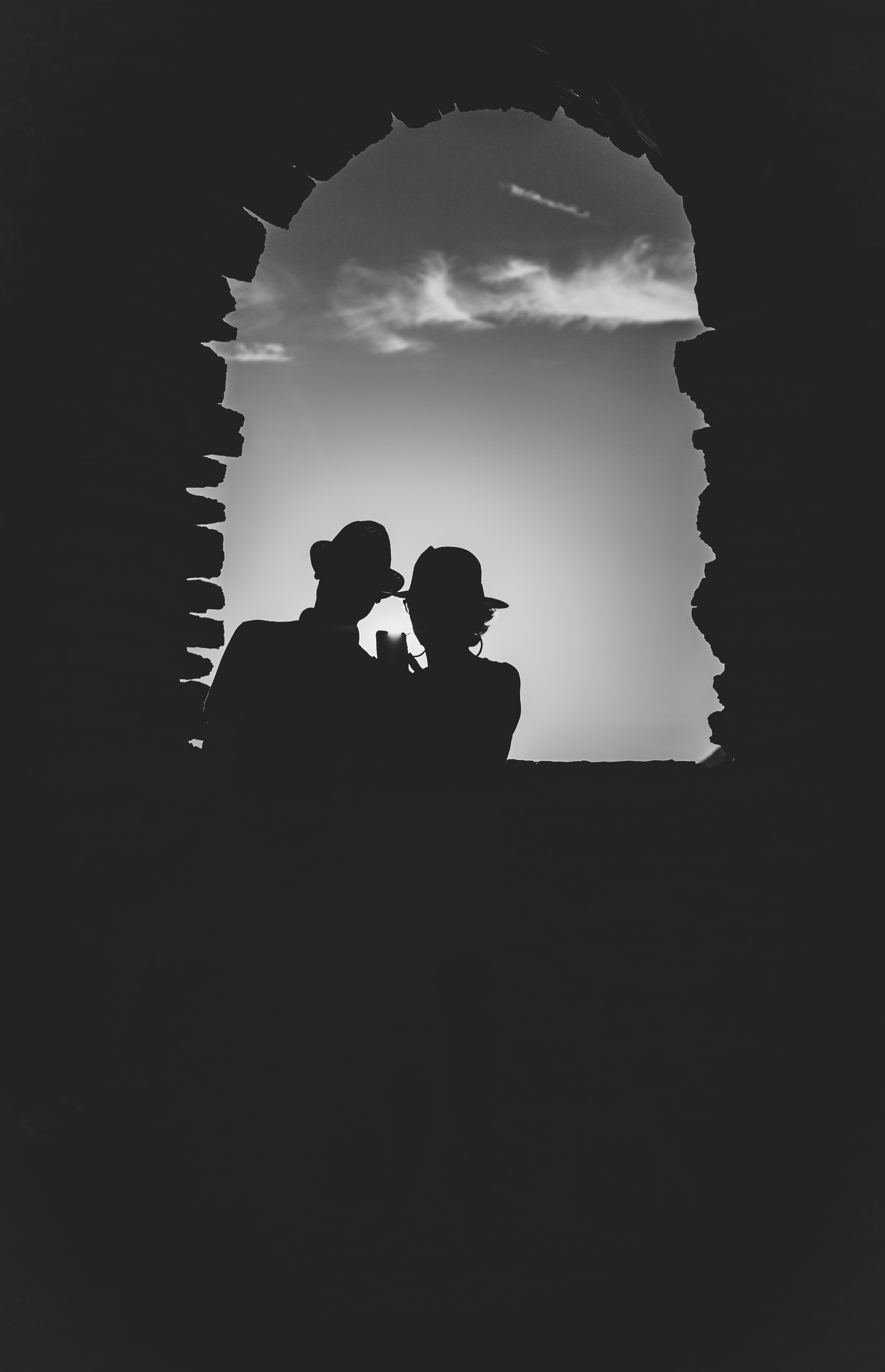 silhouettes, couple, sunset, black, pair, bw, chb, arch