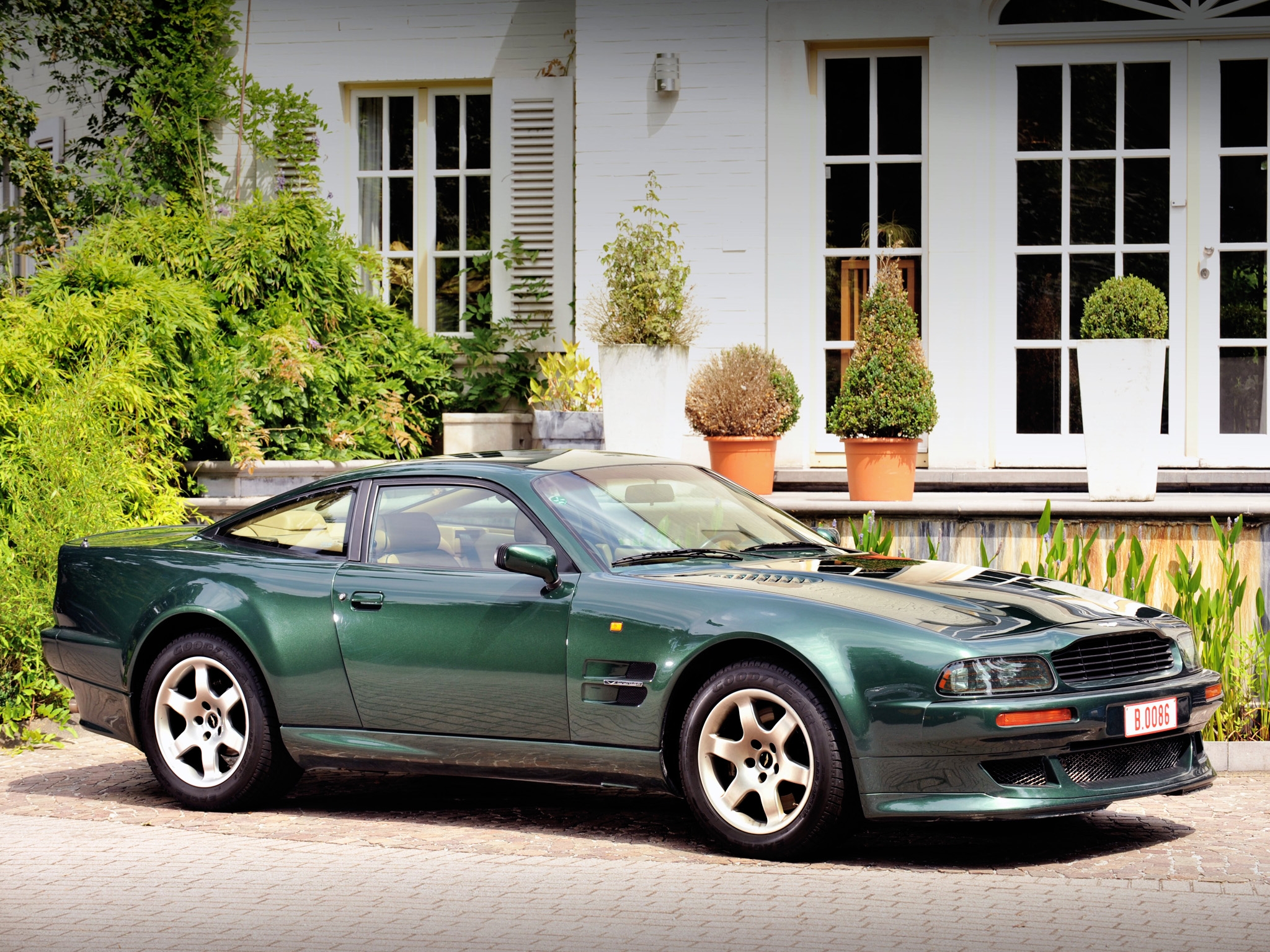 Handy-Wallpaper Aston Martin, Cars, Haus, Seitenansicht, Stil, V8, Vorteil, Vantage, 1993 kostenlos herunterladen.