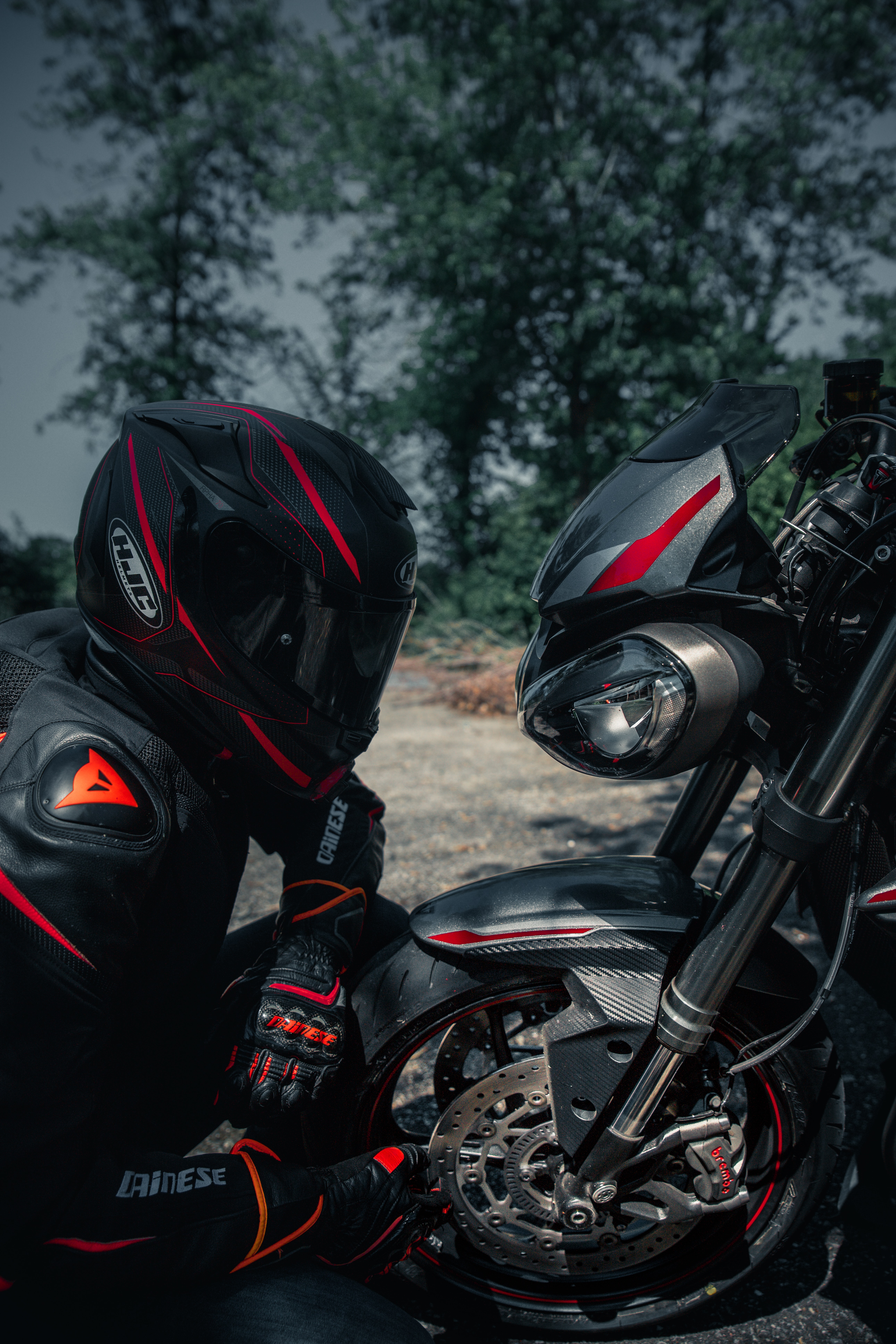131736 free wallpaper 1080x2340 for phone, download images motorcyclist, helmet, bike, motorcycles 1080x2340 for mobile