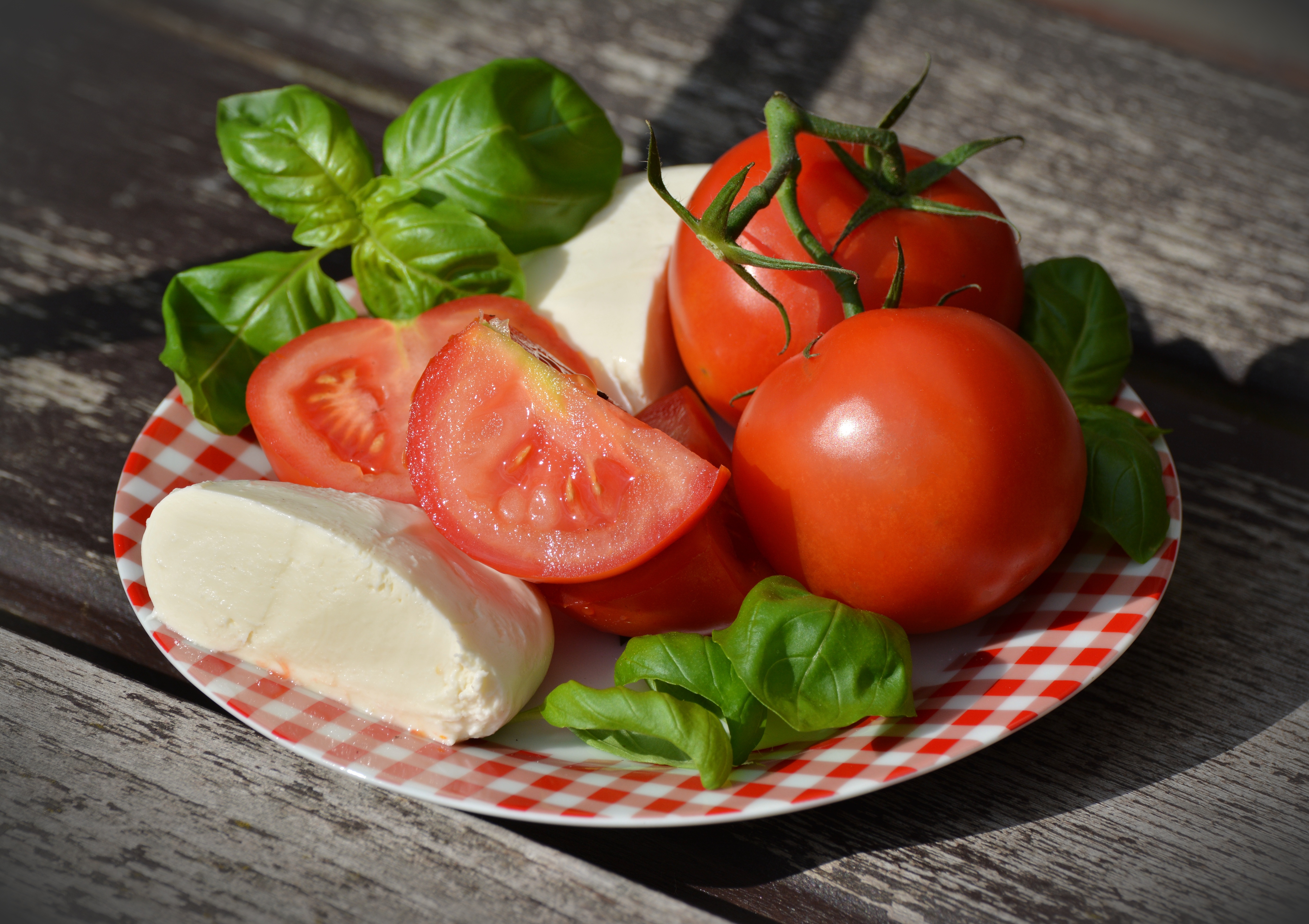 Handy-Wallpaper Lebensmittel, Cheese, Tomaten, Mozzarella kostenlos herunterladen.
