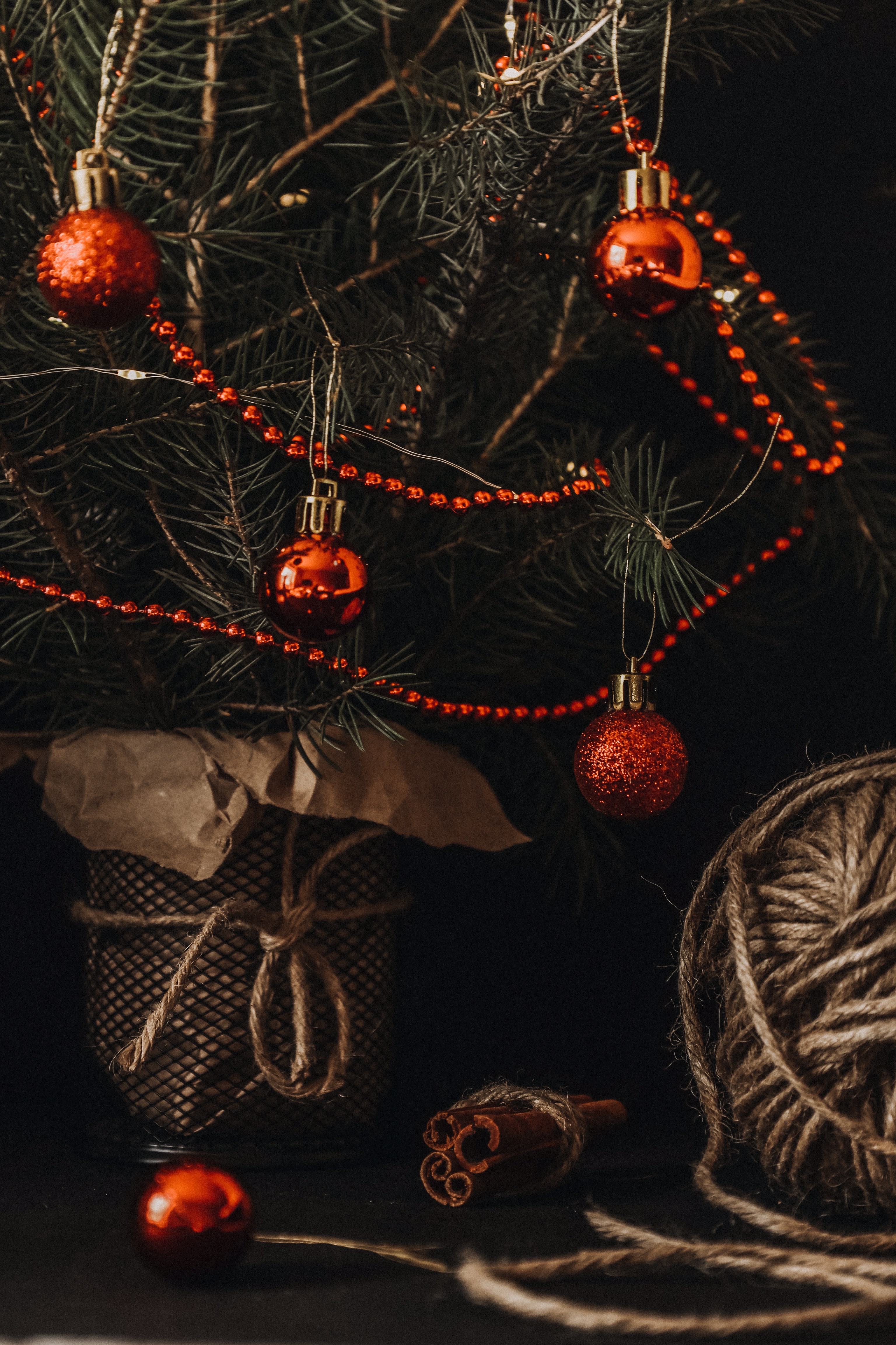 garlands, holidays, balls, christmas Cell Phone Image