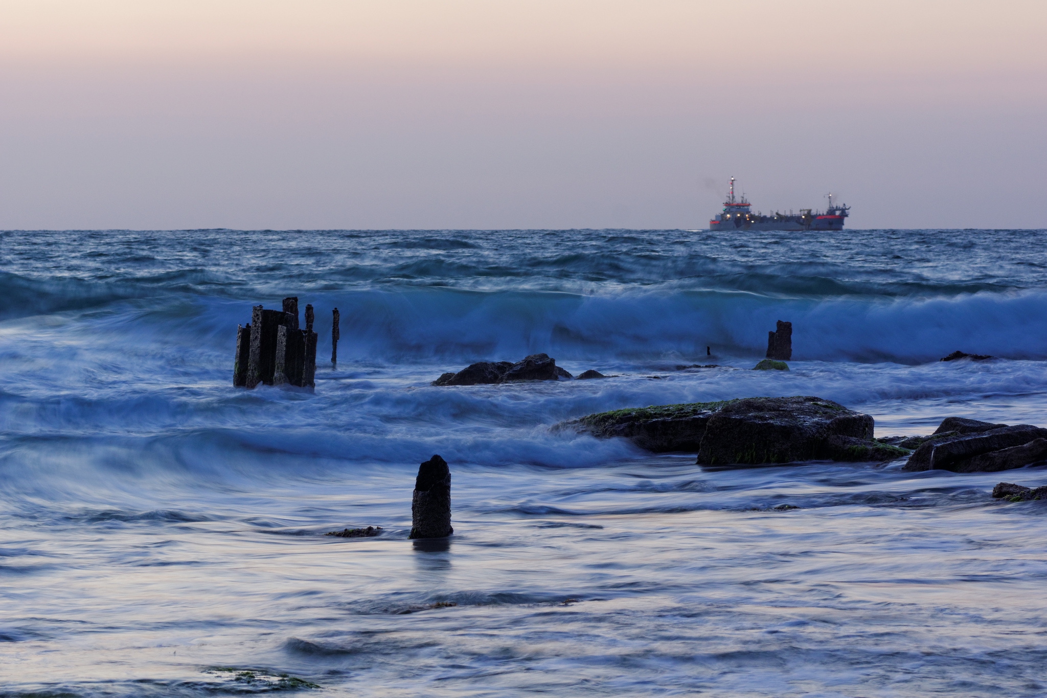 150807 Заставки і шпалери Корабель на телефон. Завантажити хвилі, море, природа, камені картинки безкоштовно