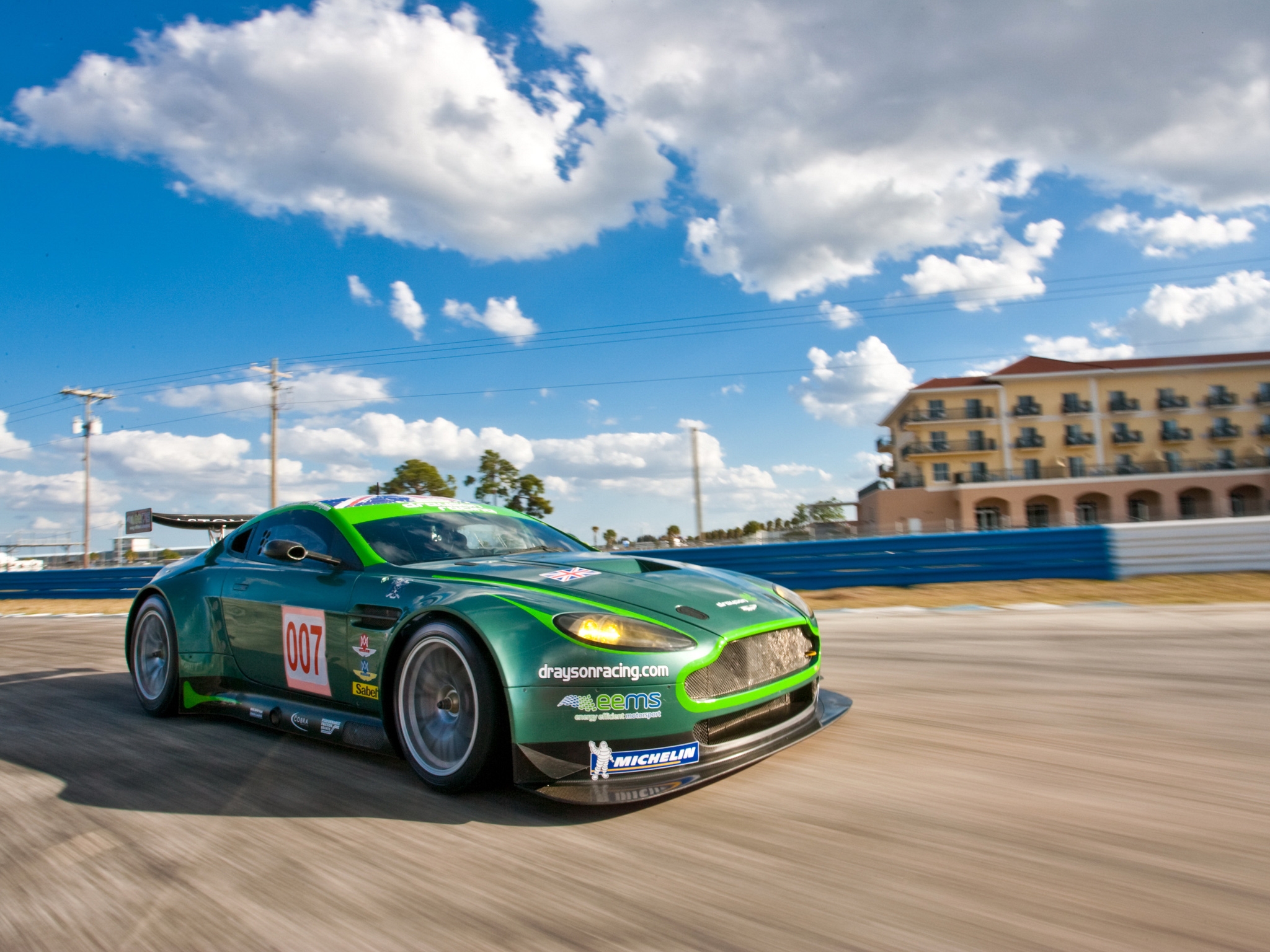 Handy-Wallpaper Sport, Aston Martin, Cars, Seitenansicht, Geschwindigkeit, 2009, V8, Vorteil, Vantage kostenlos herunterladen.