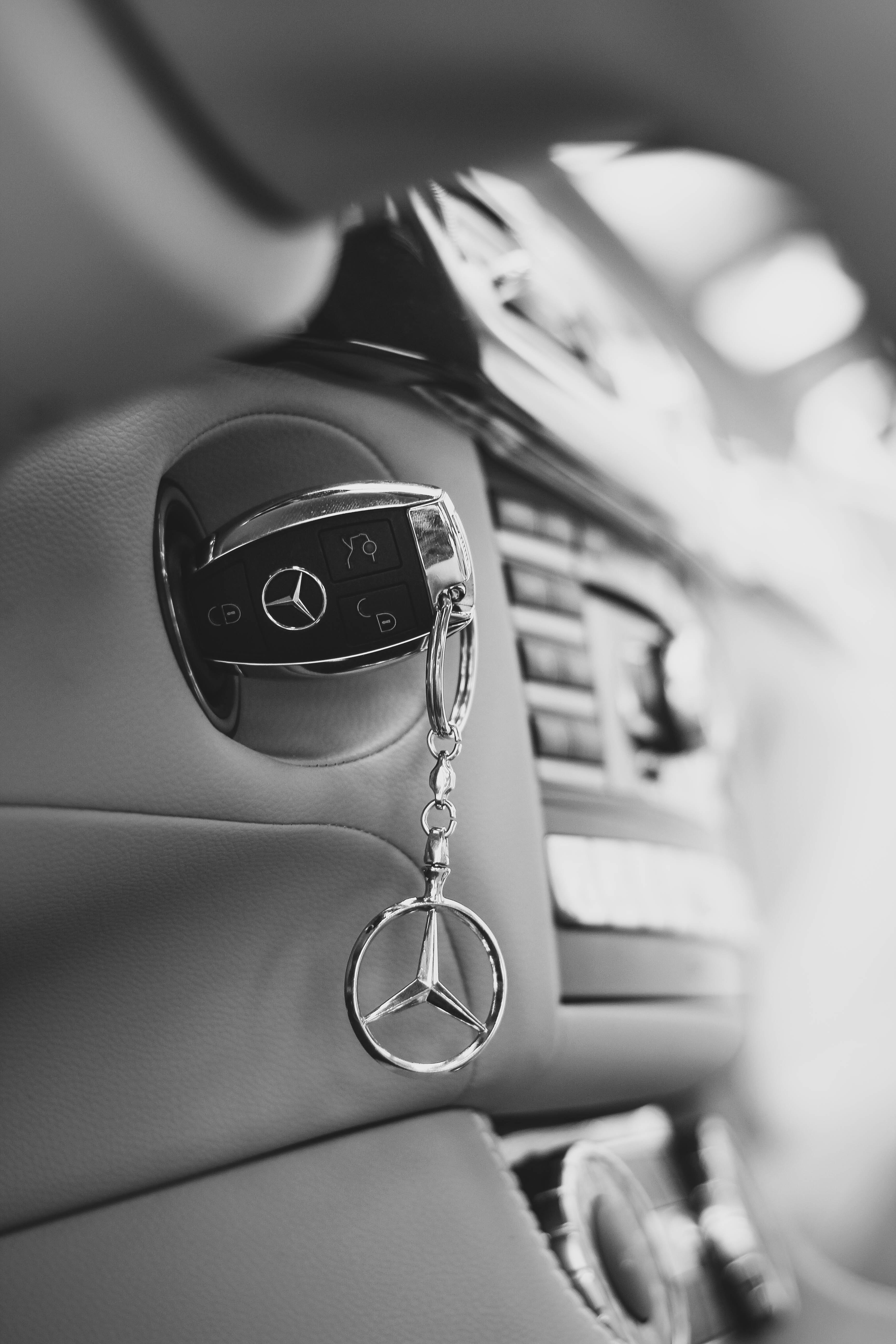 72916 Заставки и Обои Mercedes-Benz на телефон. Скачать mercedes-benz, ключи, тачки (cars), автомобиль, чб, салон картинки бесплатно