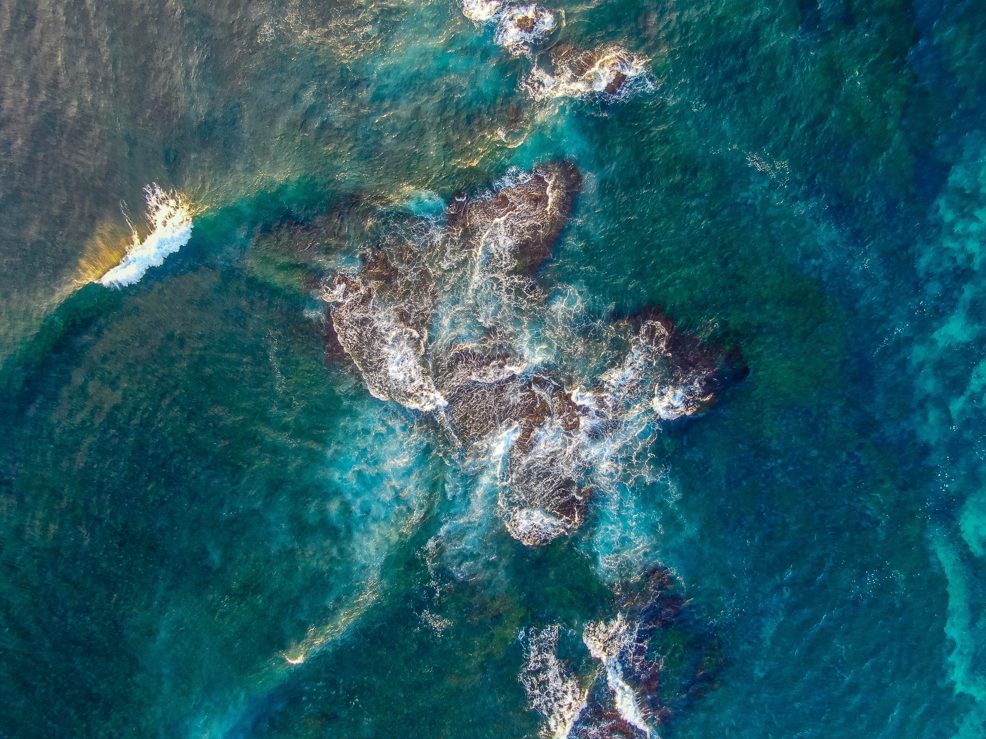 132630 Hintergrundbild herunterladen natur, wasser, sea, waves, blick von oben, riff, reef - Bildschirmschoner und Bilder kostenlos