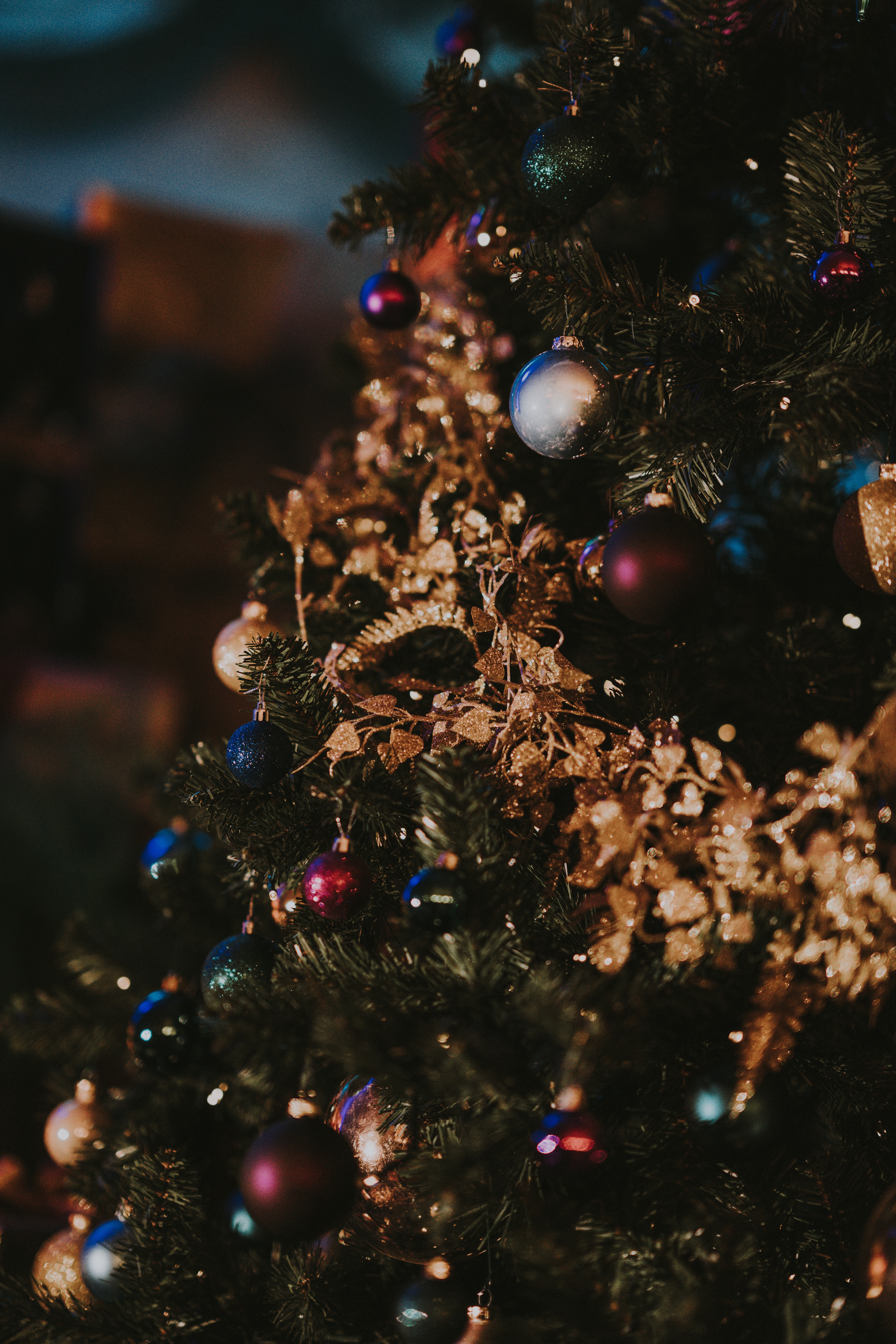 125640 Bild herunterladen feiertage, neujahr, dekoration, weihnachten, neues jahr, weihnachtsschmuck, weihnachtsbaum spielzeug, weihnachtsbaum - Hintergrundbilder und Bildschirmschoner kostenlos