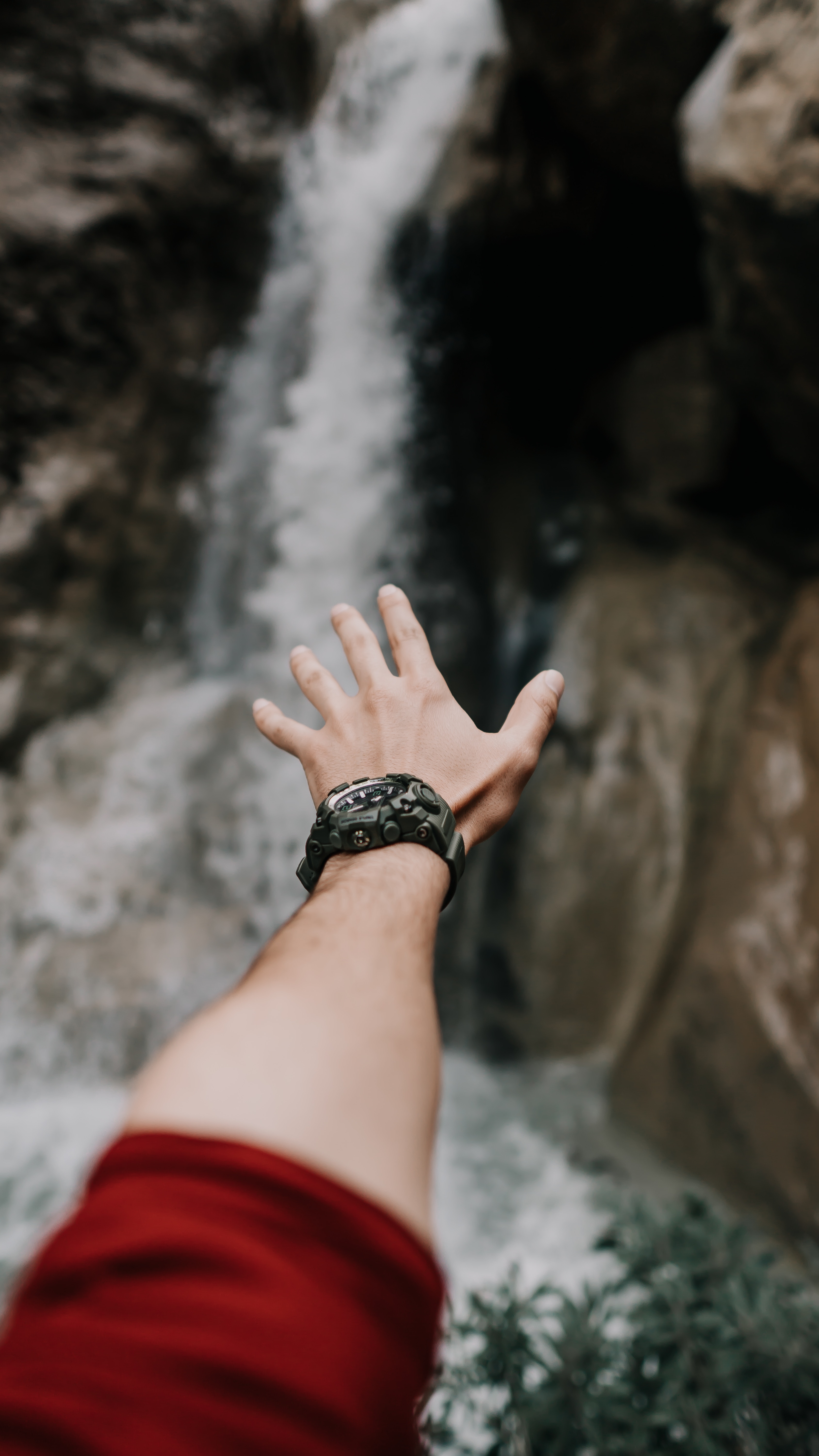 129321 download wallpaper wrist watch, hand, miscellanea, miscellaneous, waterfall, wristwatch, fingers screensavers and pictures for free
