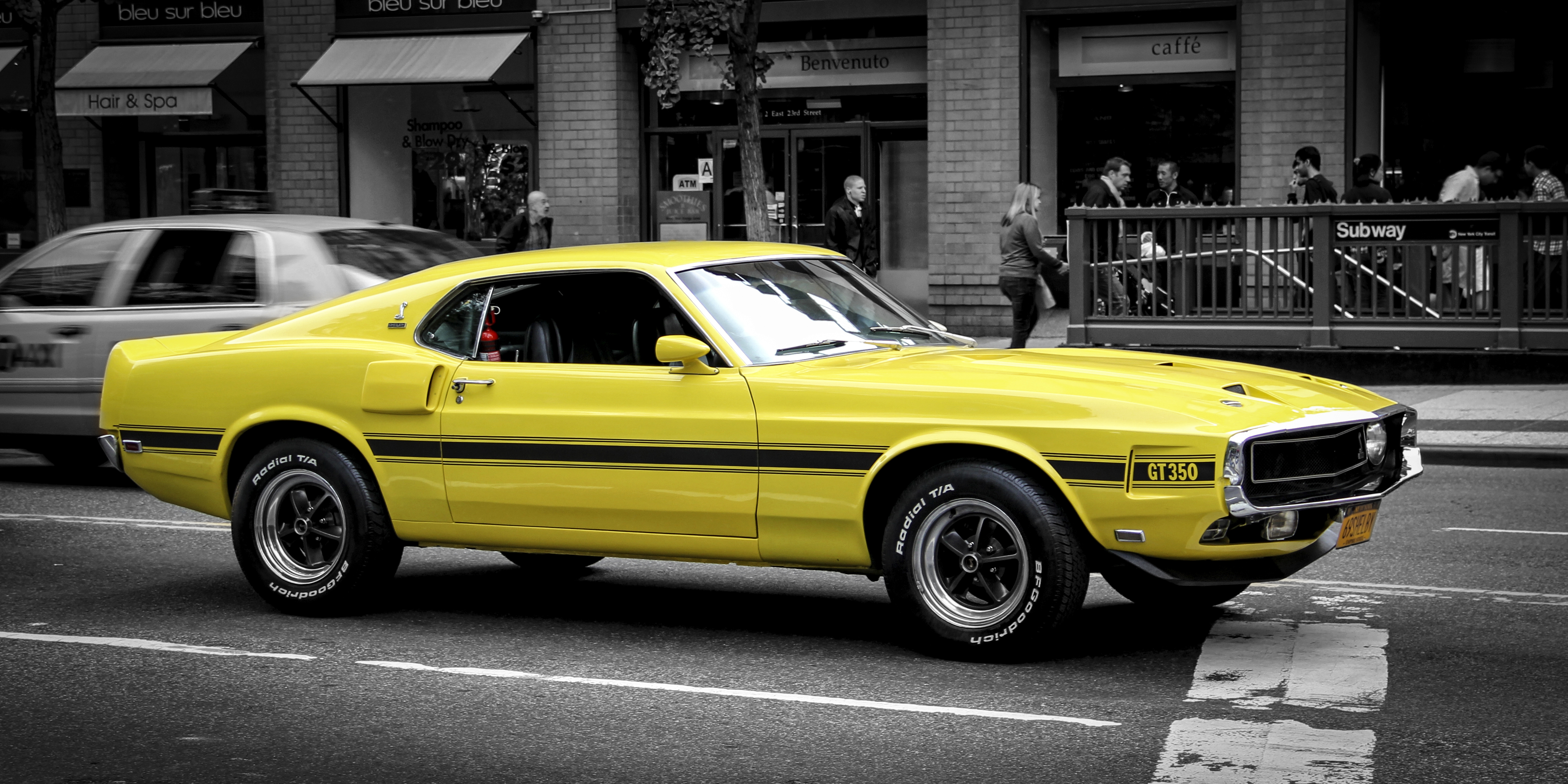 124390 Bildschirmschoner und Hintergrundbilder Ford Mustang auf Ihrem Telefon. Laden Sie cars, gelb, seitenansicht, ford mustang, gt, muskelauto, muscle car Bilder kostenlos herunter