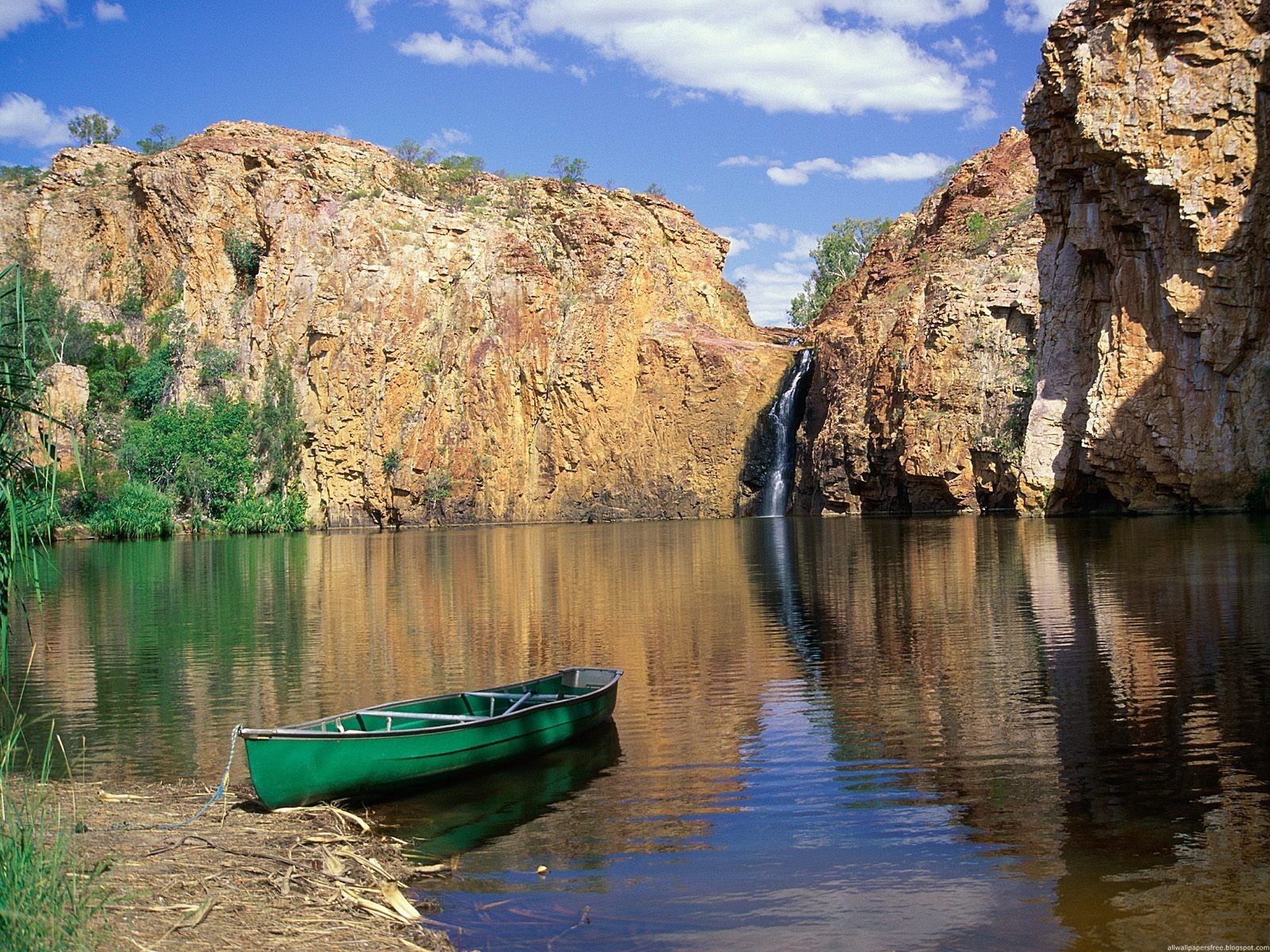 Laden Sie das Australien, Wasserfall, Natur, Felsen, Die Steine, See, Ufer, Bank, Ein Boot, Boot-Bild kostenlos auf Ihren PC-Desktop herunter