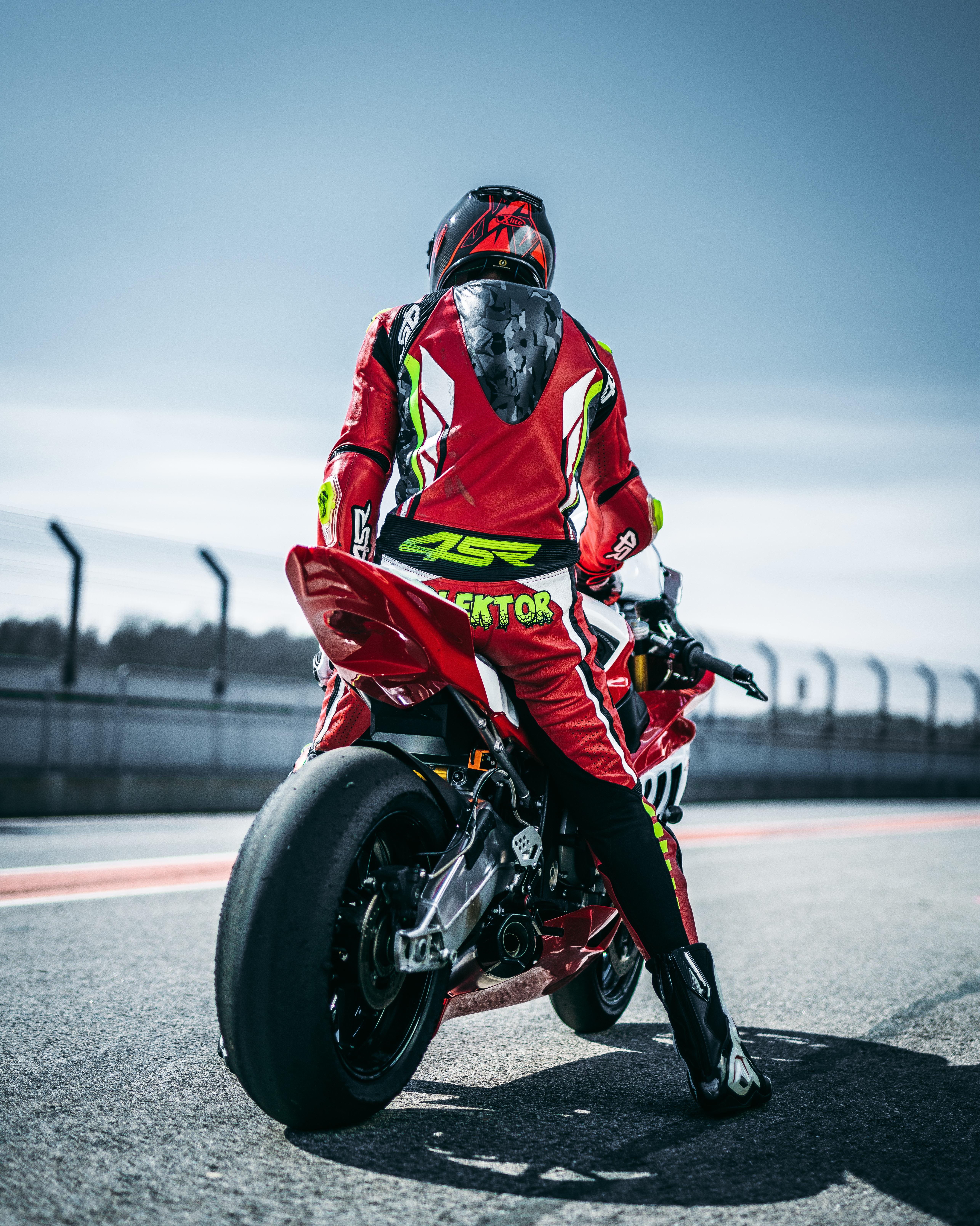 races, motorcyclist, motorcycle, racer Square Wallpapers