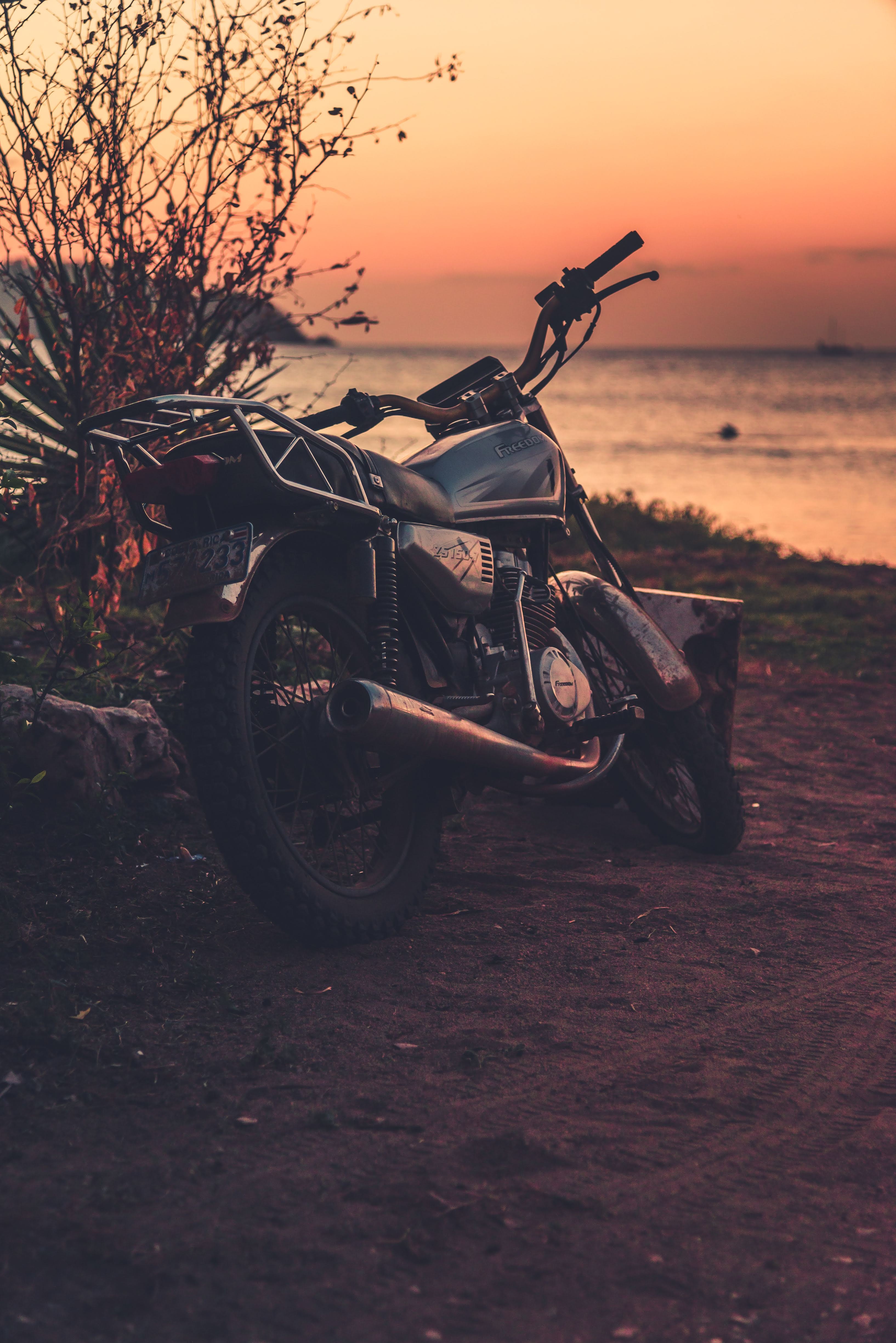 63692 Hintergrundbild herunterladen sunset, motorräder, rückansicht, motorrad, motor - Bildschirmschoner und Bilder kostenlos