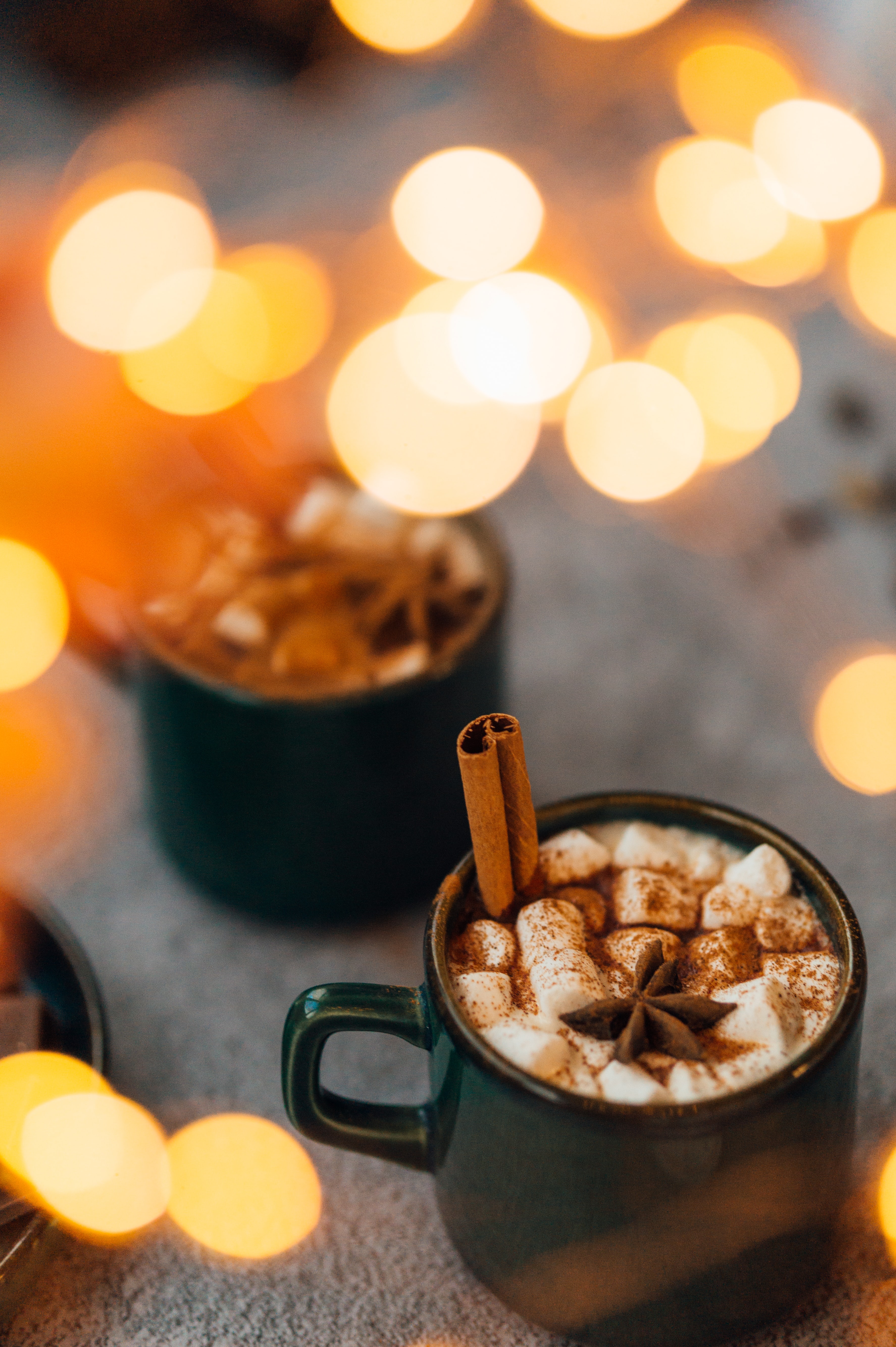 144993 download wallpaper glare, cup, food, cinnamon, bokeh, boquet, spice, spices, mug, marshmallow, zephyr, anise screensavers and pictures for free