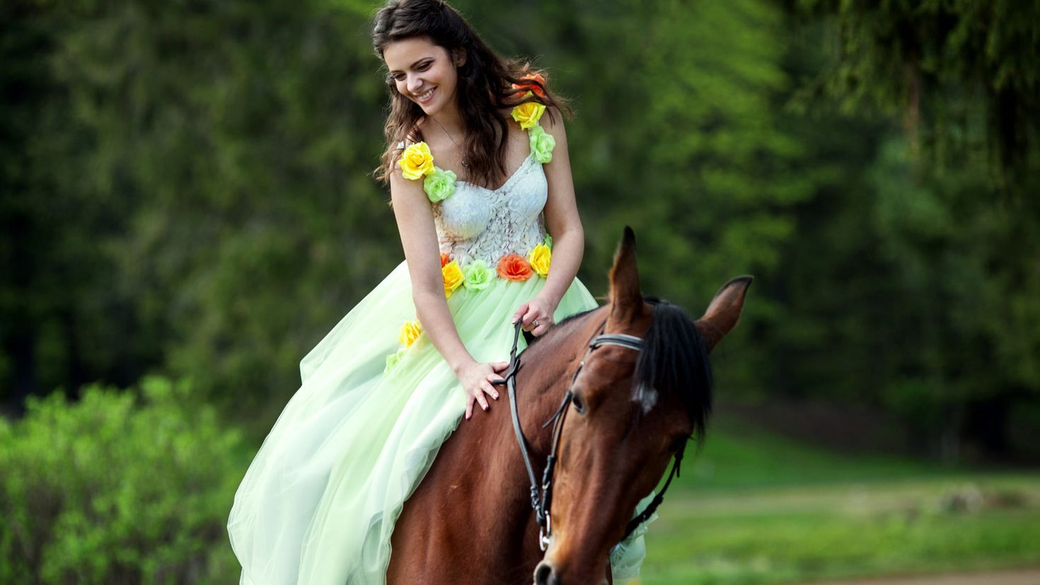 Платья на лошади