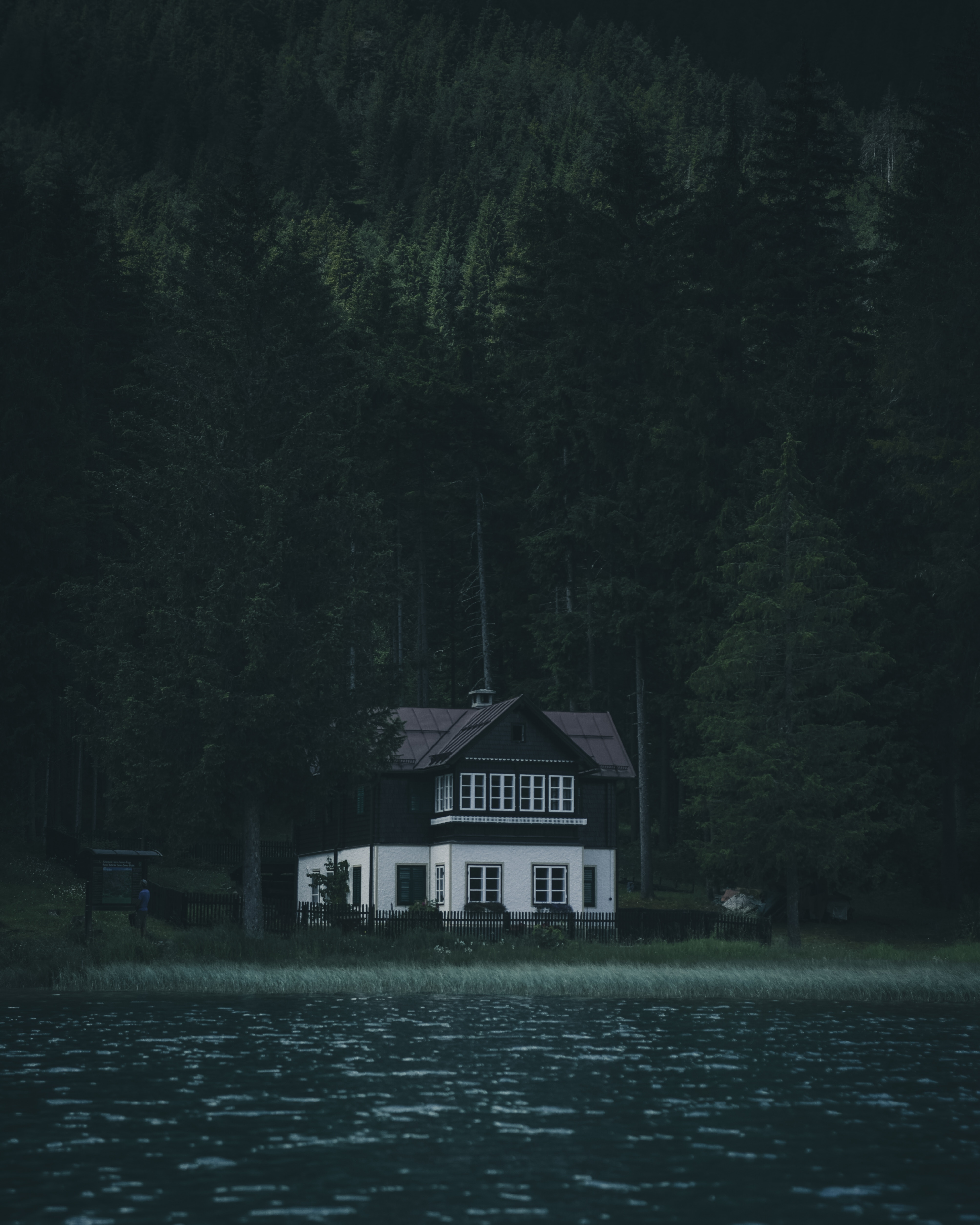 iPhone Wallpapers lodge, gloomy, silence, nature Privacy