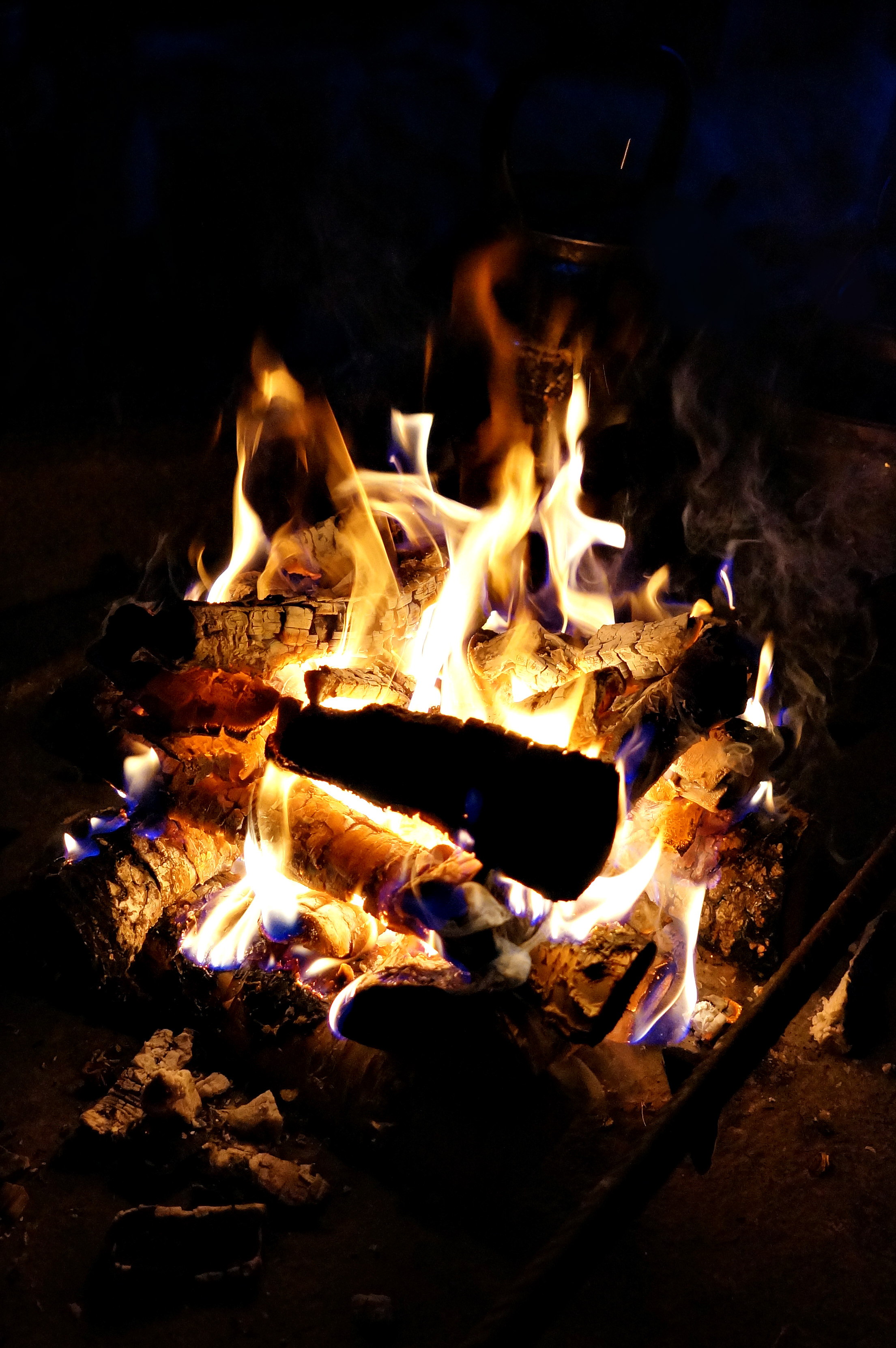 Laden Sie das Bonfire, Kohlen, Dunkel, Flamme, Das Schwarze, Protokolle-Bild kostenlos auf Ihren PC-Desktop herunter
