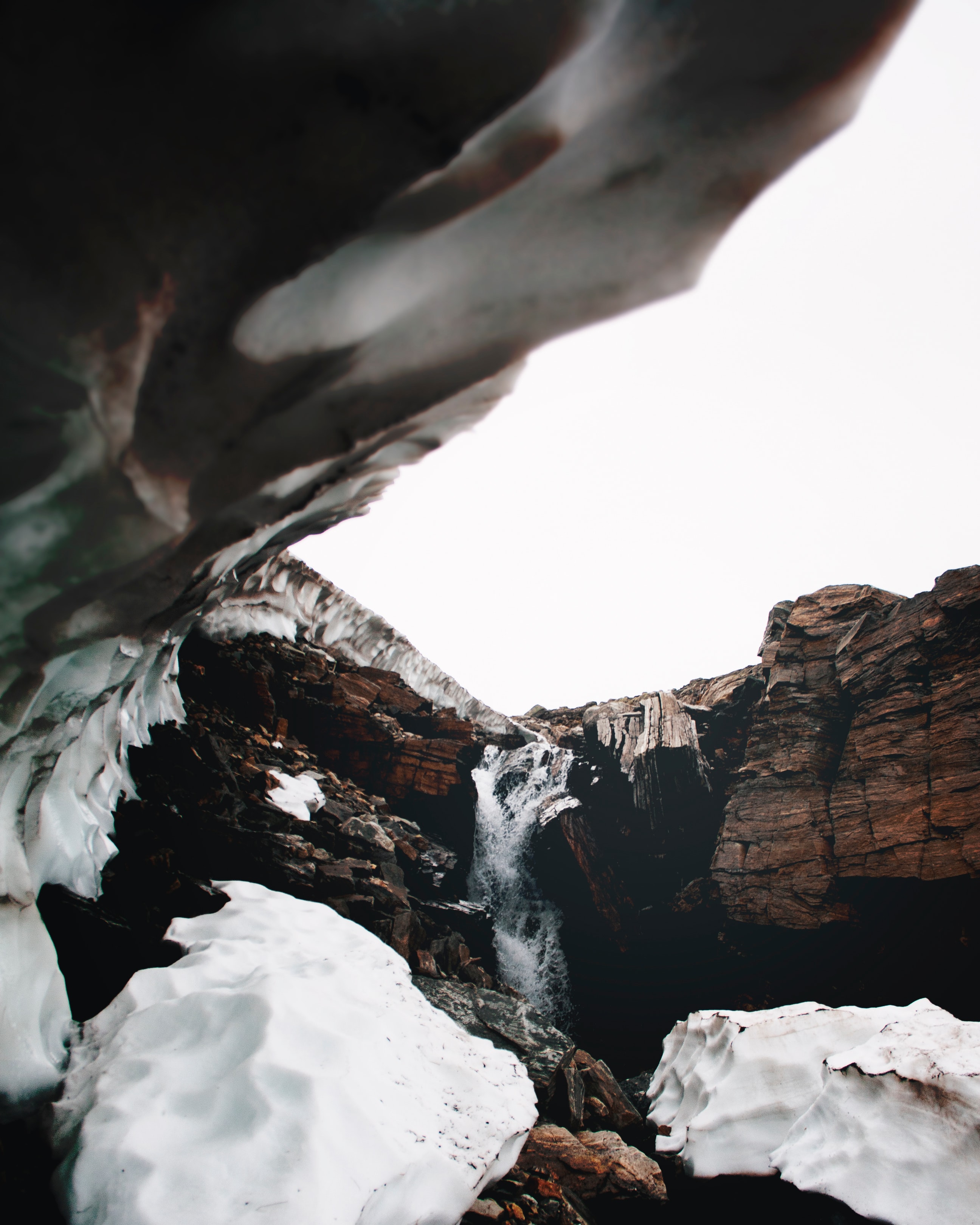 iPhone Wallpapers nature, waterfall, snow, rocks Gorge