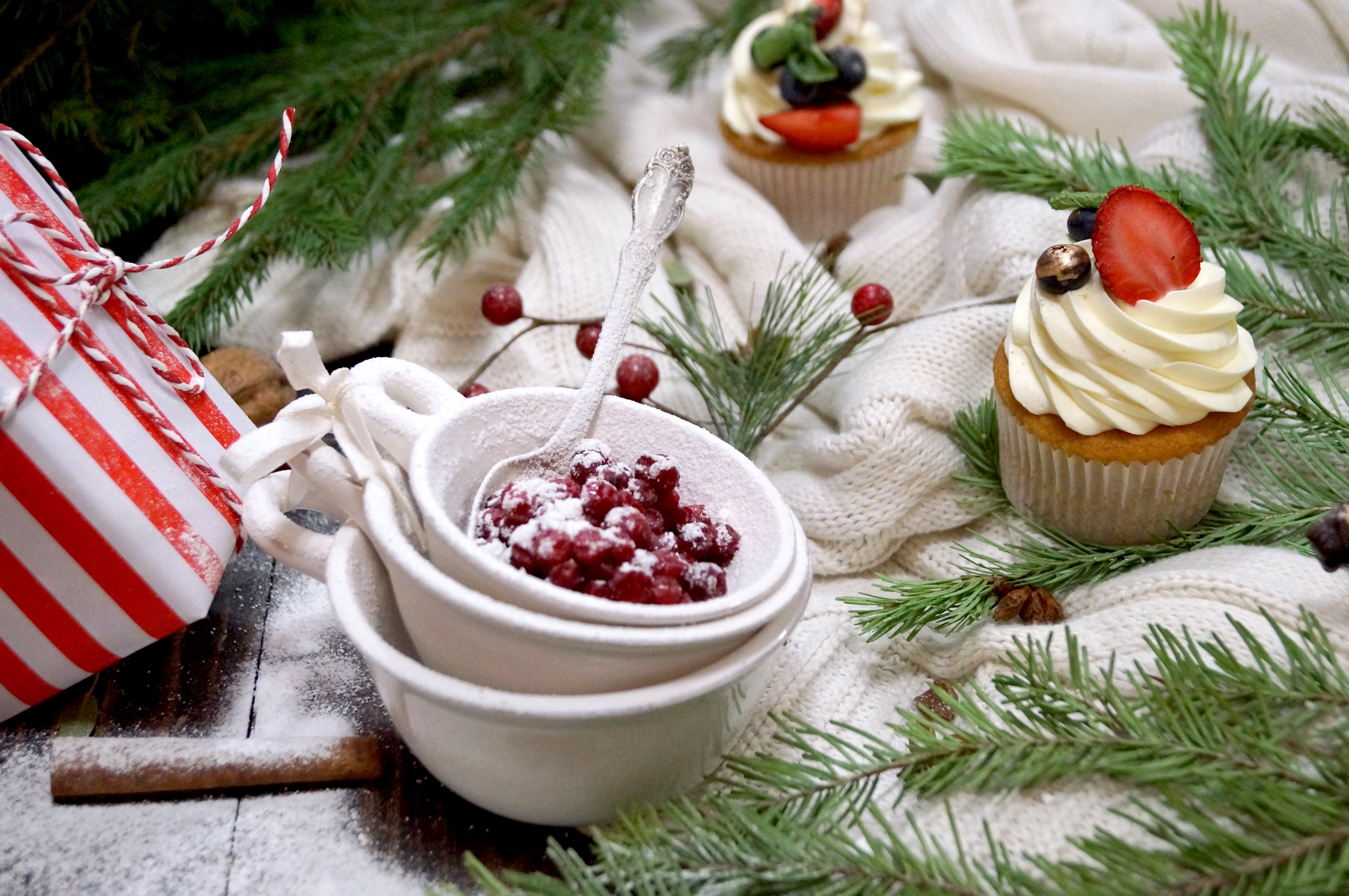 Рождественские десерты. Десерт на новогодний стол. Десерты на новый год. Зимние сладости. Десерты на новый год и Рождество.