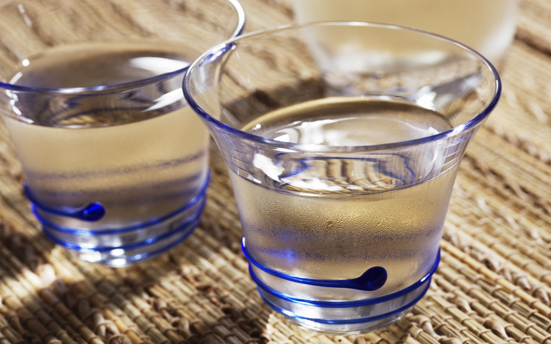 Печеная вода. Красивые стаканы. Красивые стаканы для воды. Стакан с жидкостью. Стакан воды.