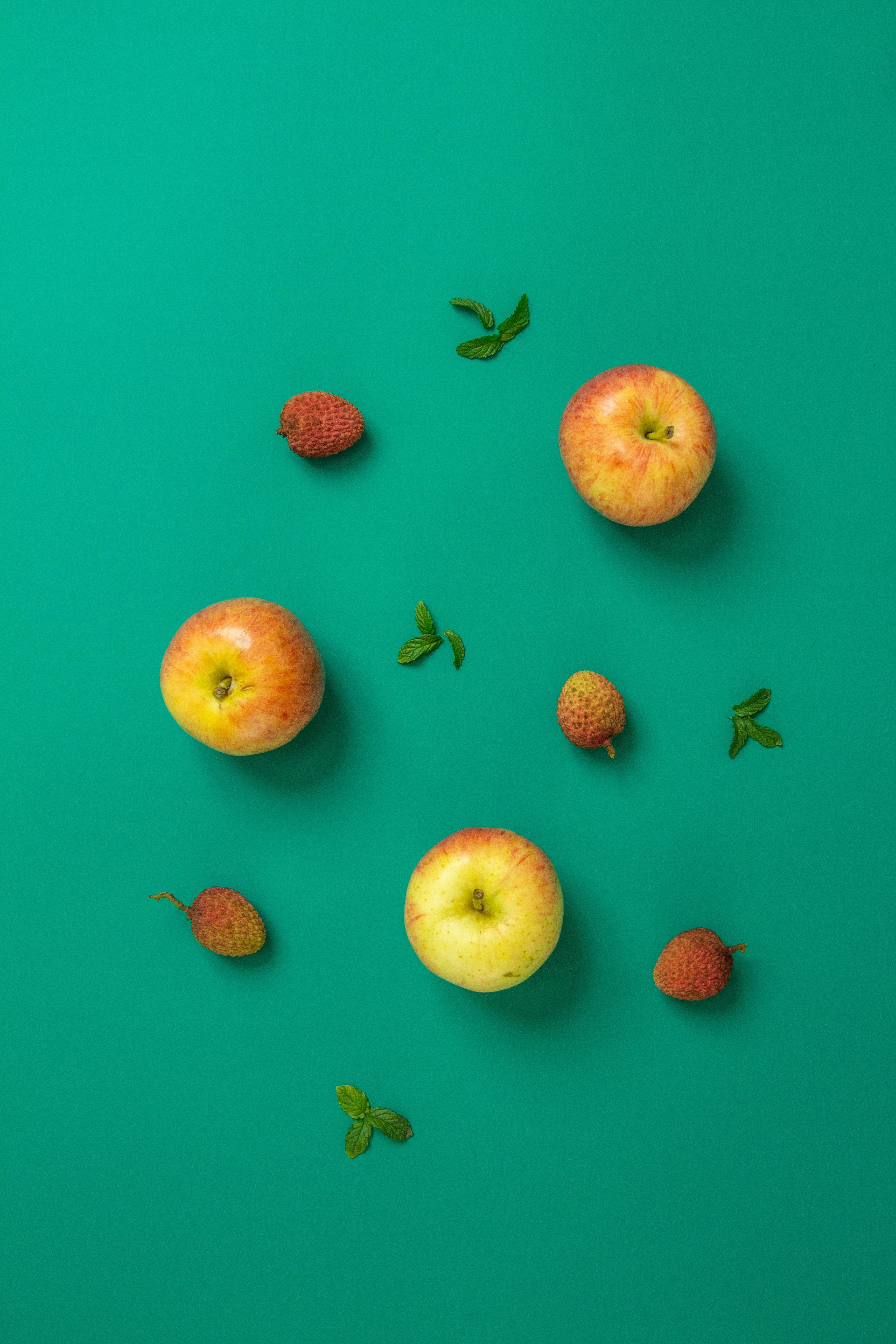 Handy-Wallpaper Obst, Lebensmittel, Erdbeere, Äpfel, Minze kostenlos herunterladen.