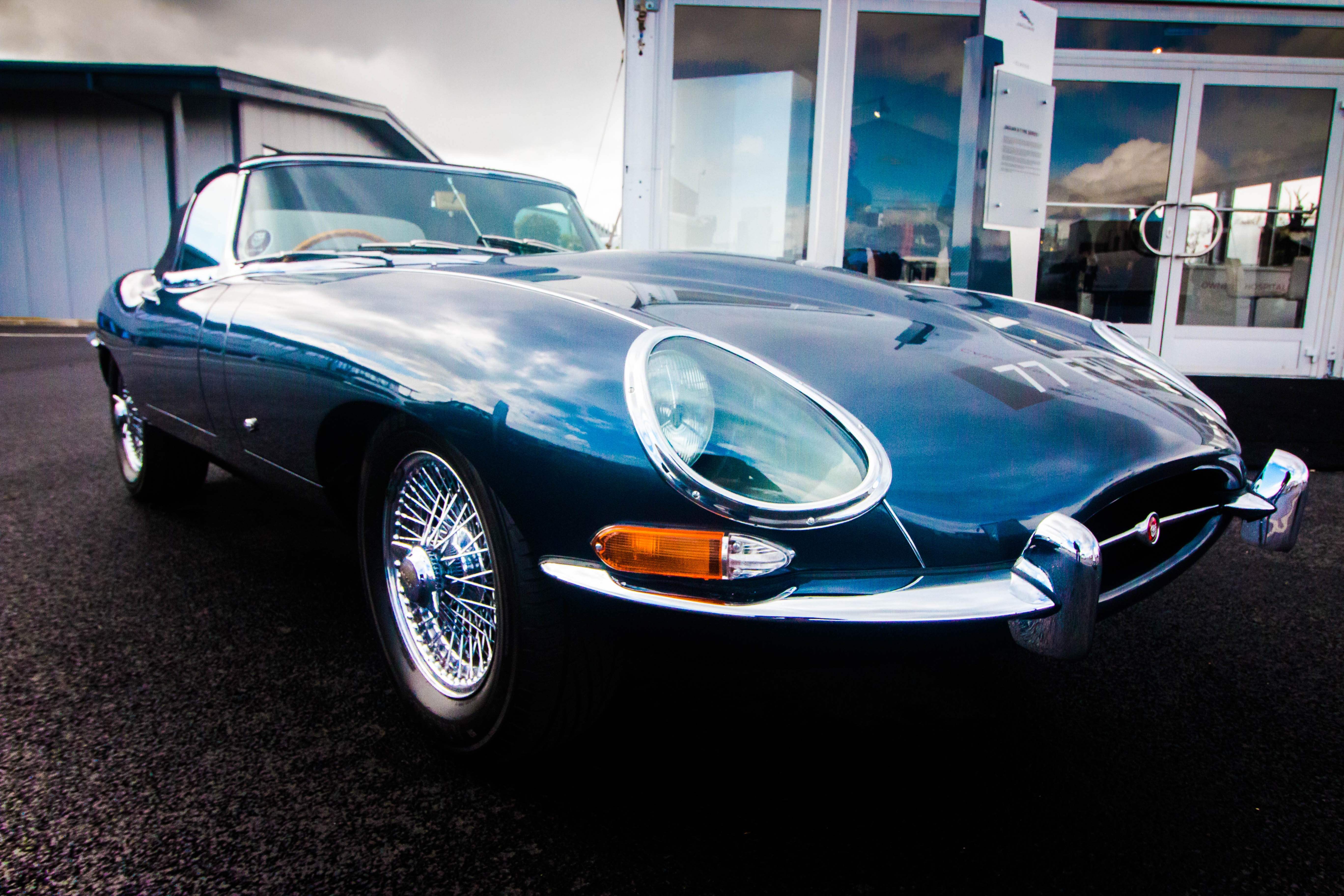 85089 Hintergrundbild herunterladen jaguar, cars, seitenansicht, retro, klassisch - Bildschirmschoner und Bilder kostenlos