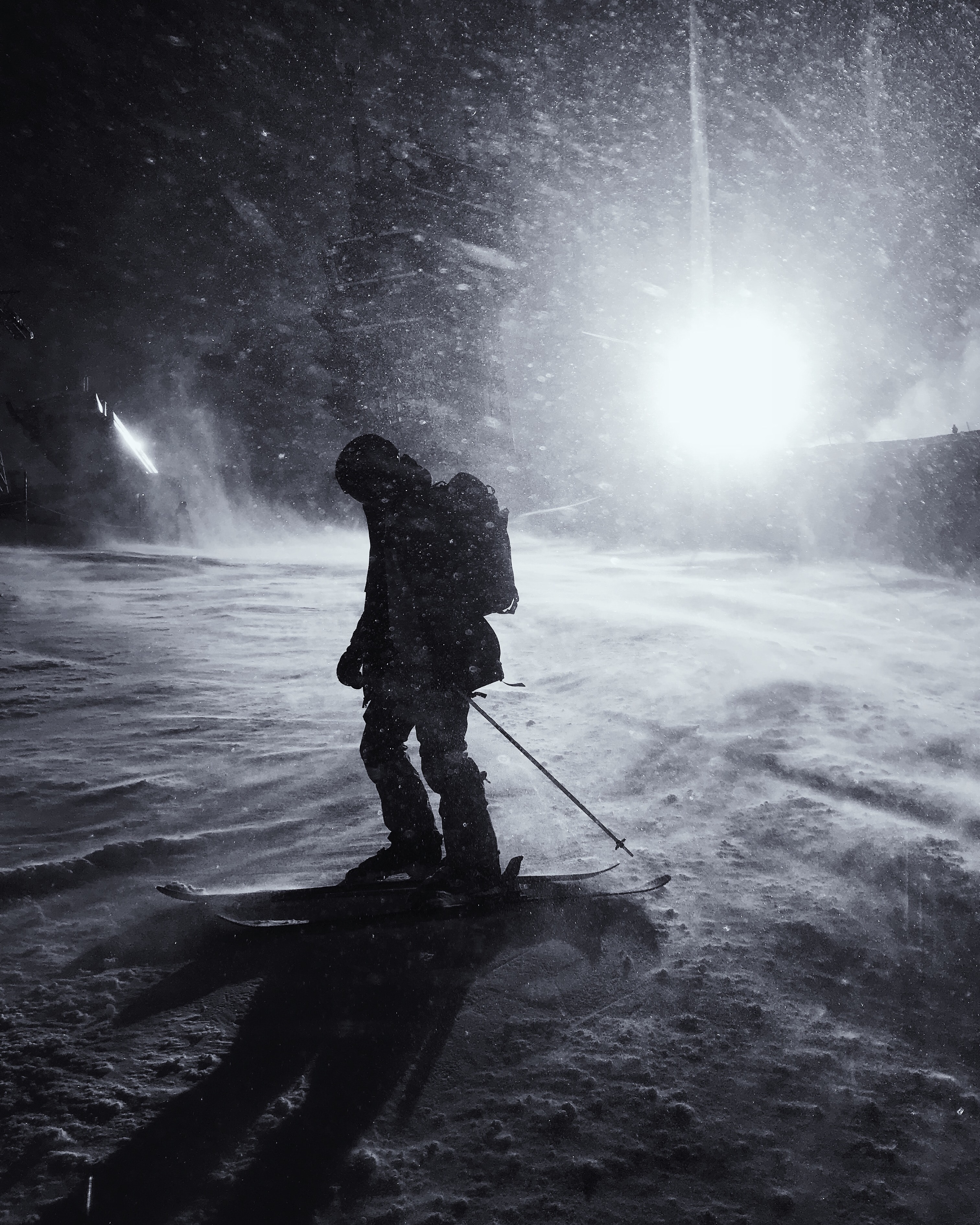 119384 Hintergrundbilder und Skifahren Bilder auf dem Desktop. Laden Sie skifahrer, schnee, silhouette, übernachtung Bildschirmschoner kostenlos auf den PC herunter
