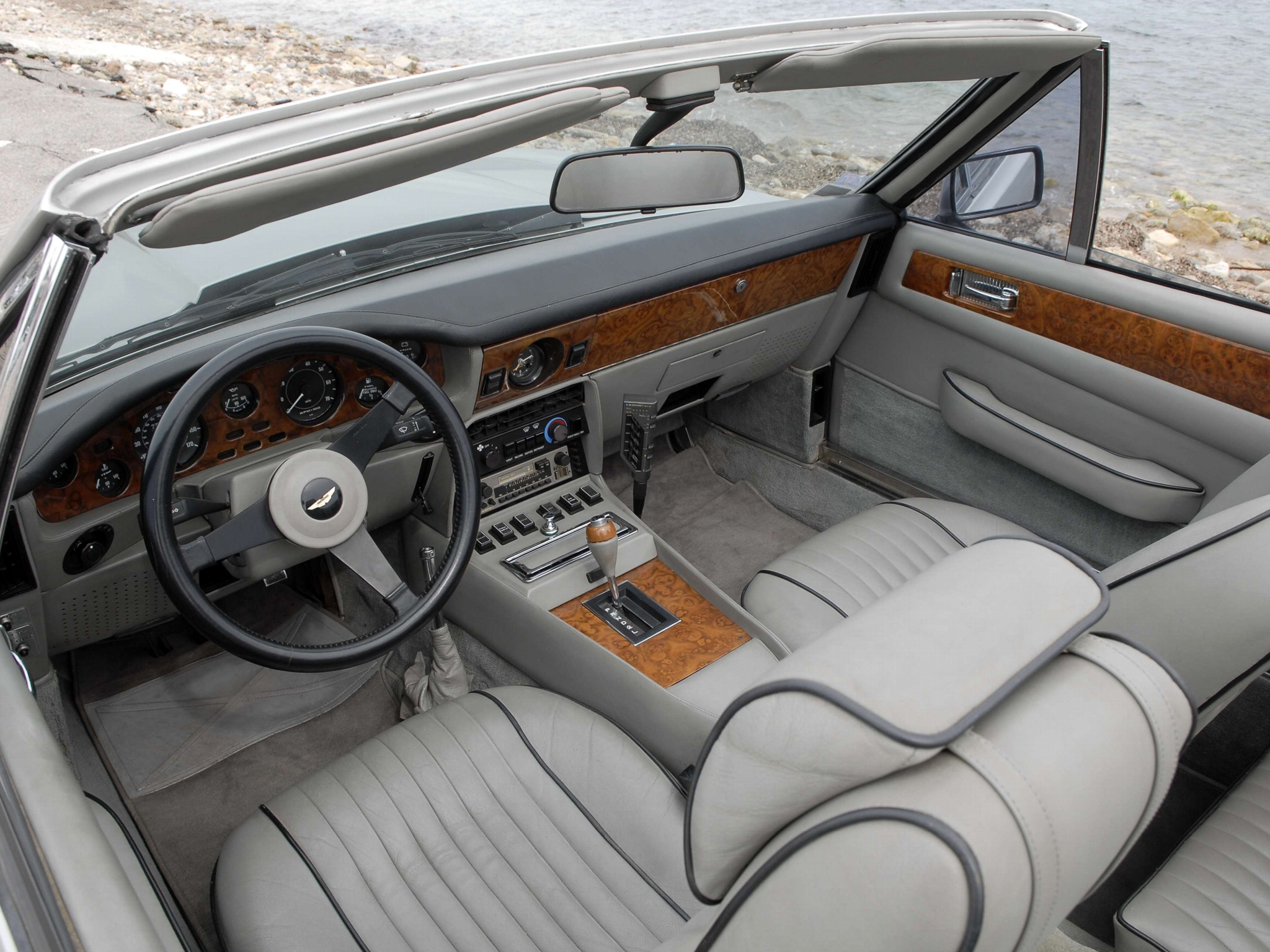 steering wheel, volante, aston martin, cars 4K iPhone