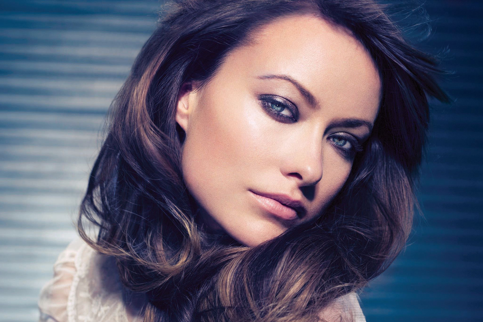 Фото лица на телефон. Оливия Уайлд портрет. Актриса Оливия Уайлд брюнетка. Olivia Wilde portrait. Фотопортрет Оливия Уайлд.