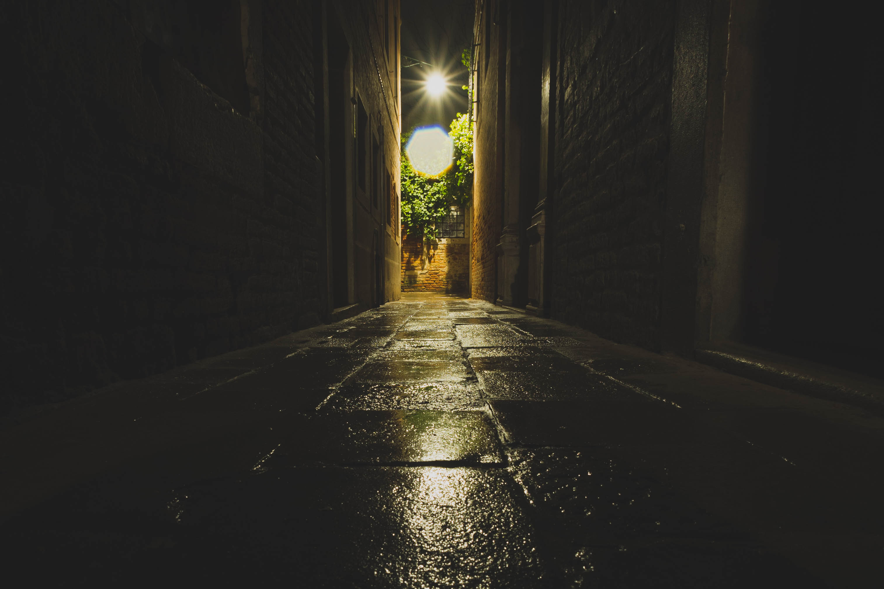 156480 download wallpaper cities, rain, night, italy, venice, wet, tile, humid, lane screensavers and pictures for free