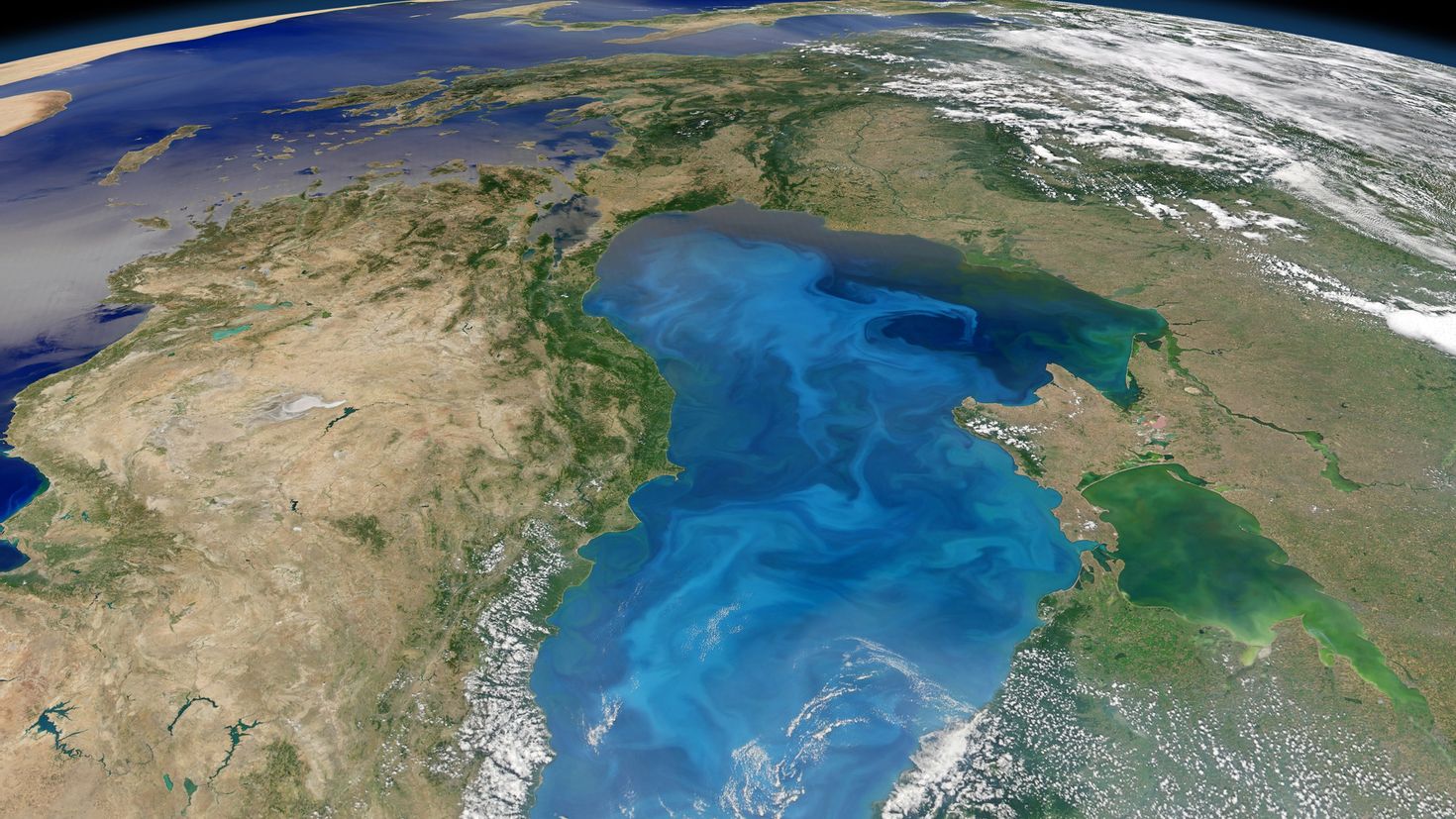 Черное море из космоса фото