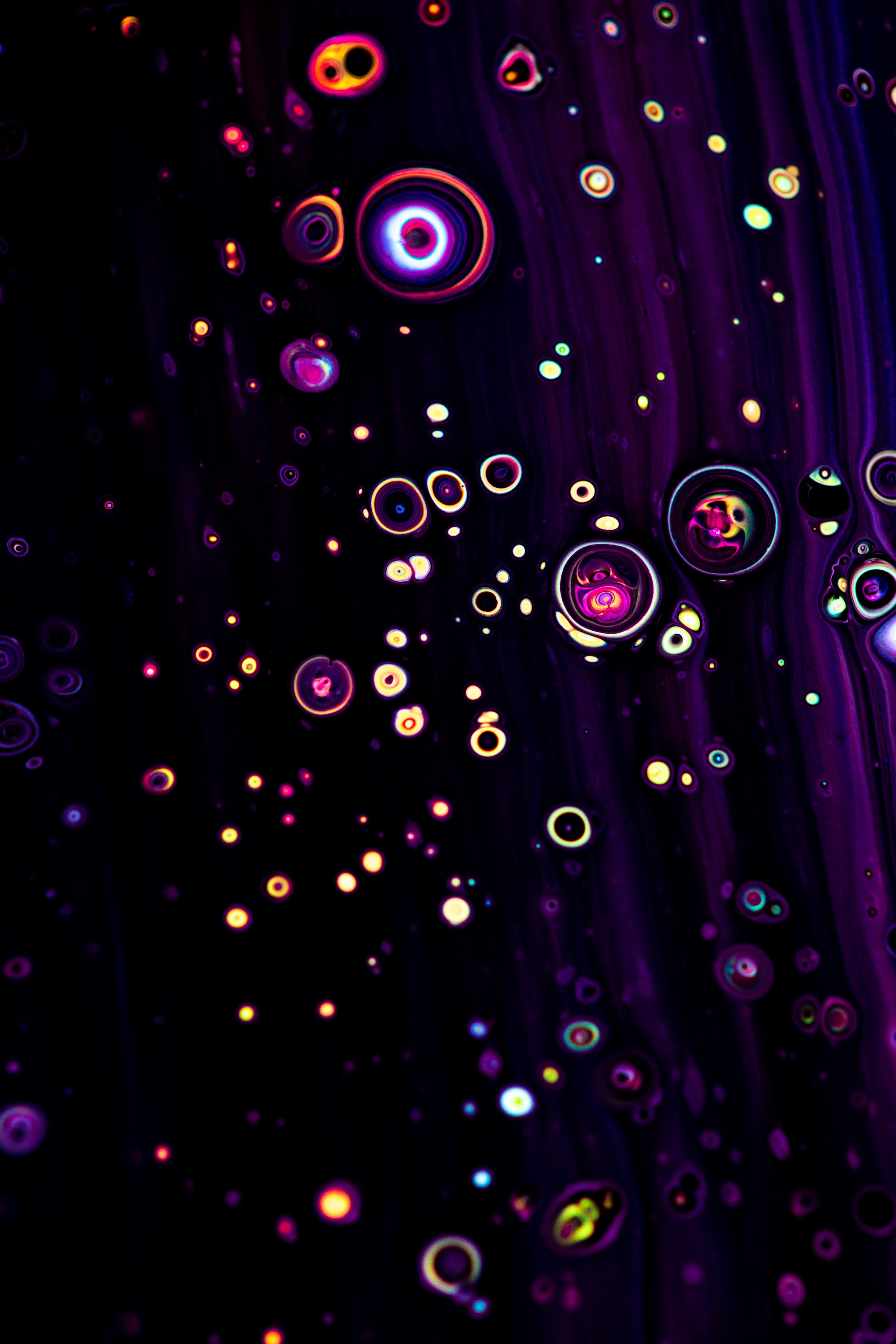 54737 Hintergrundbild herunterladen flüssigkeit, abstrakt, bubbles, dunkel, farbe - Bildschirmschoner und Bilder kostenlos