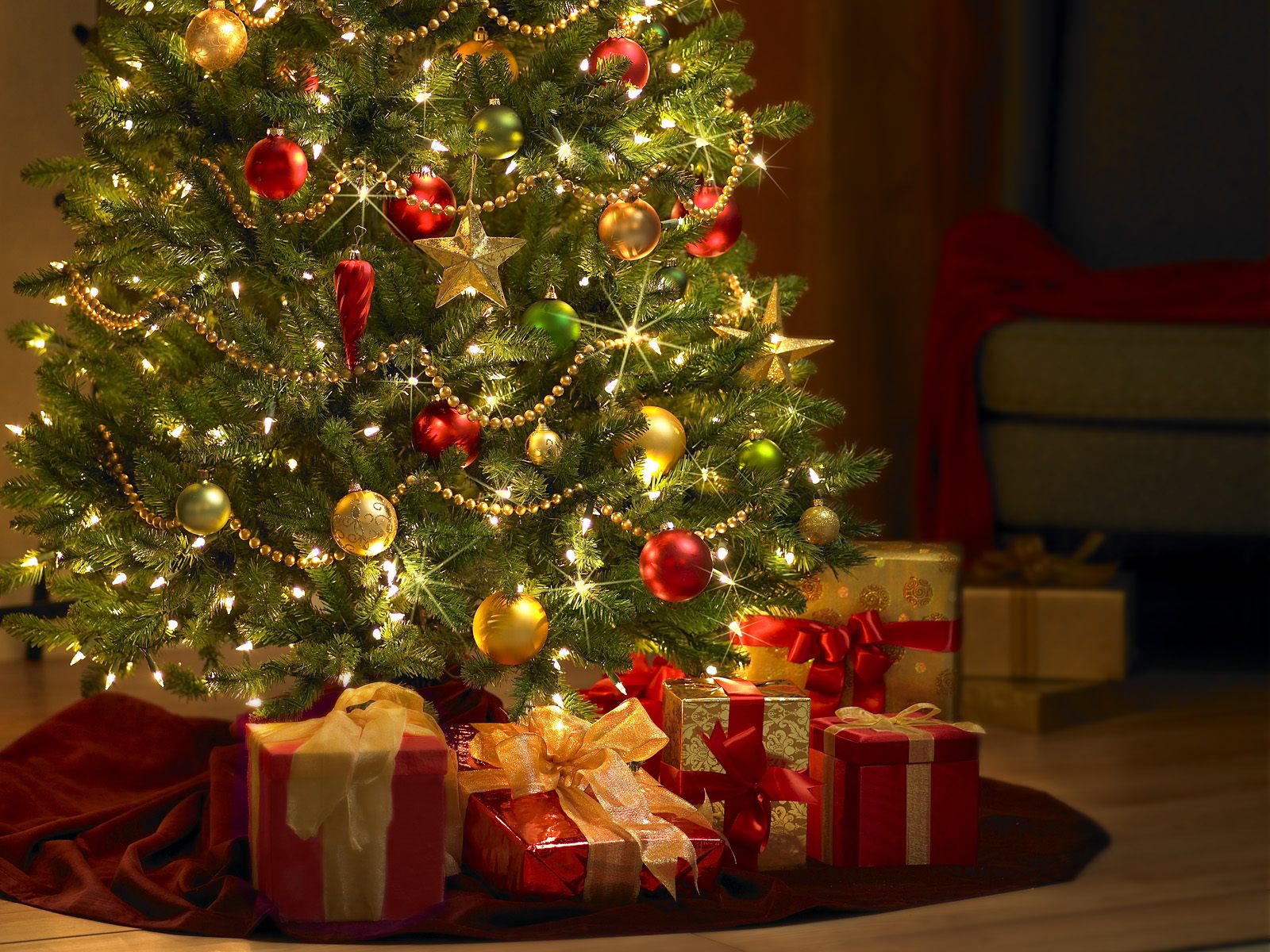 christmas, christmas tree, christmas lights, holiday, christmas ornaments, gift
